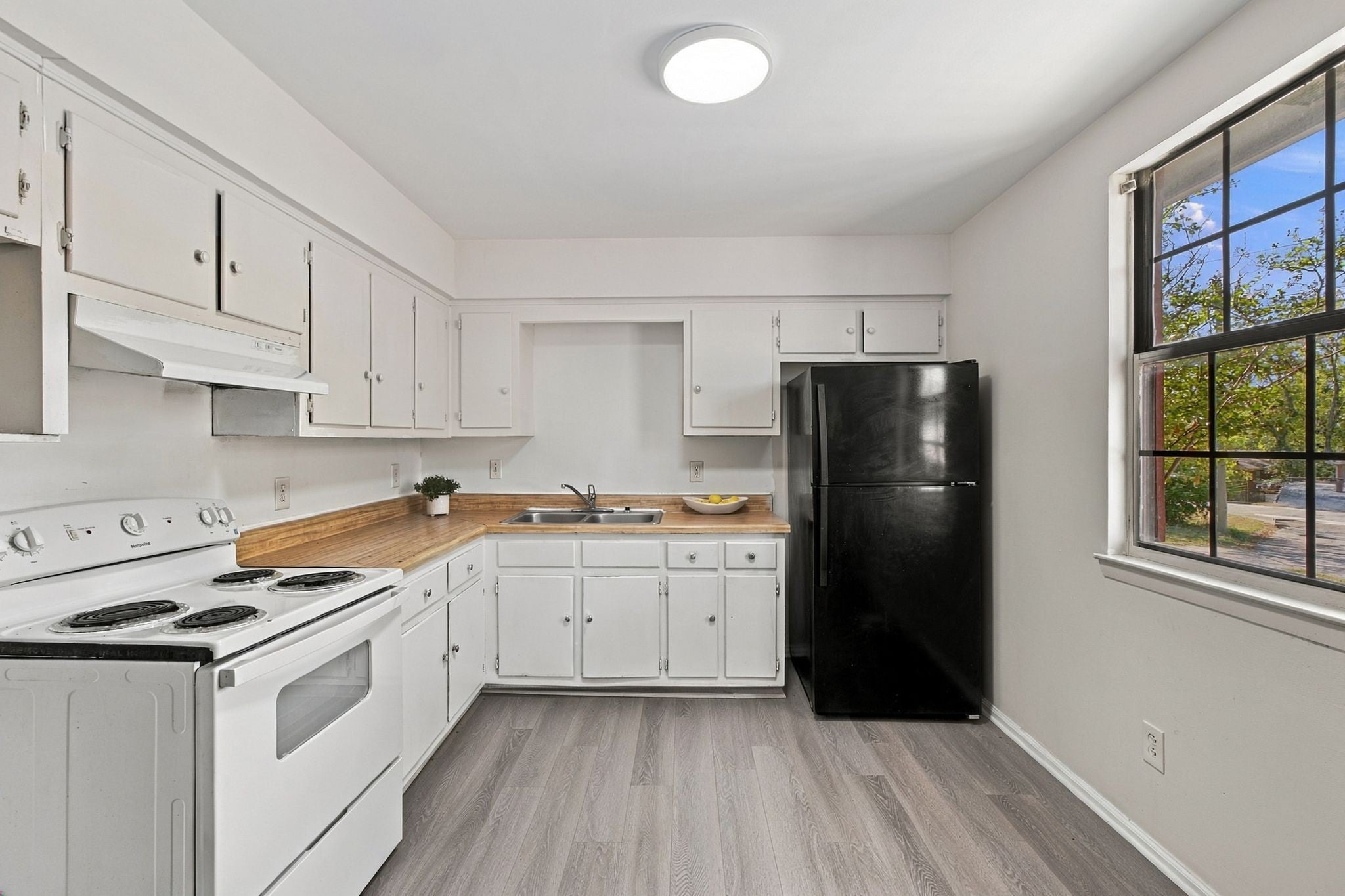 1004 Central Valley Ct