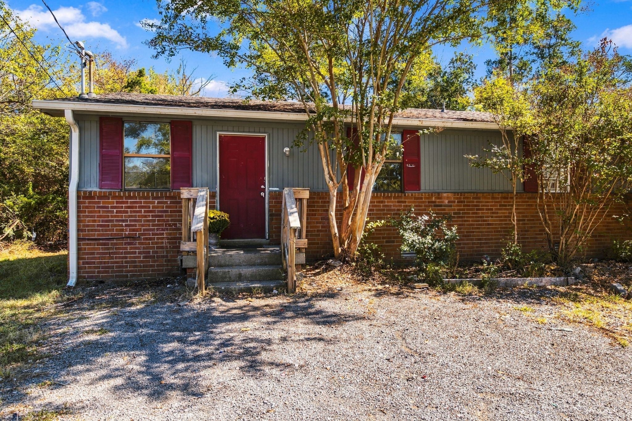 listing at 1004 Central Valley Ct, Hermitage