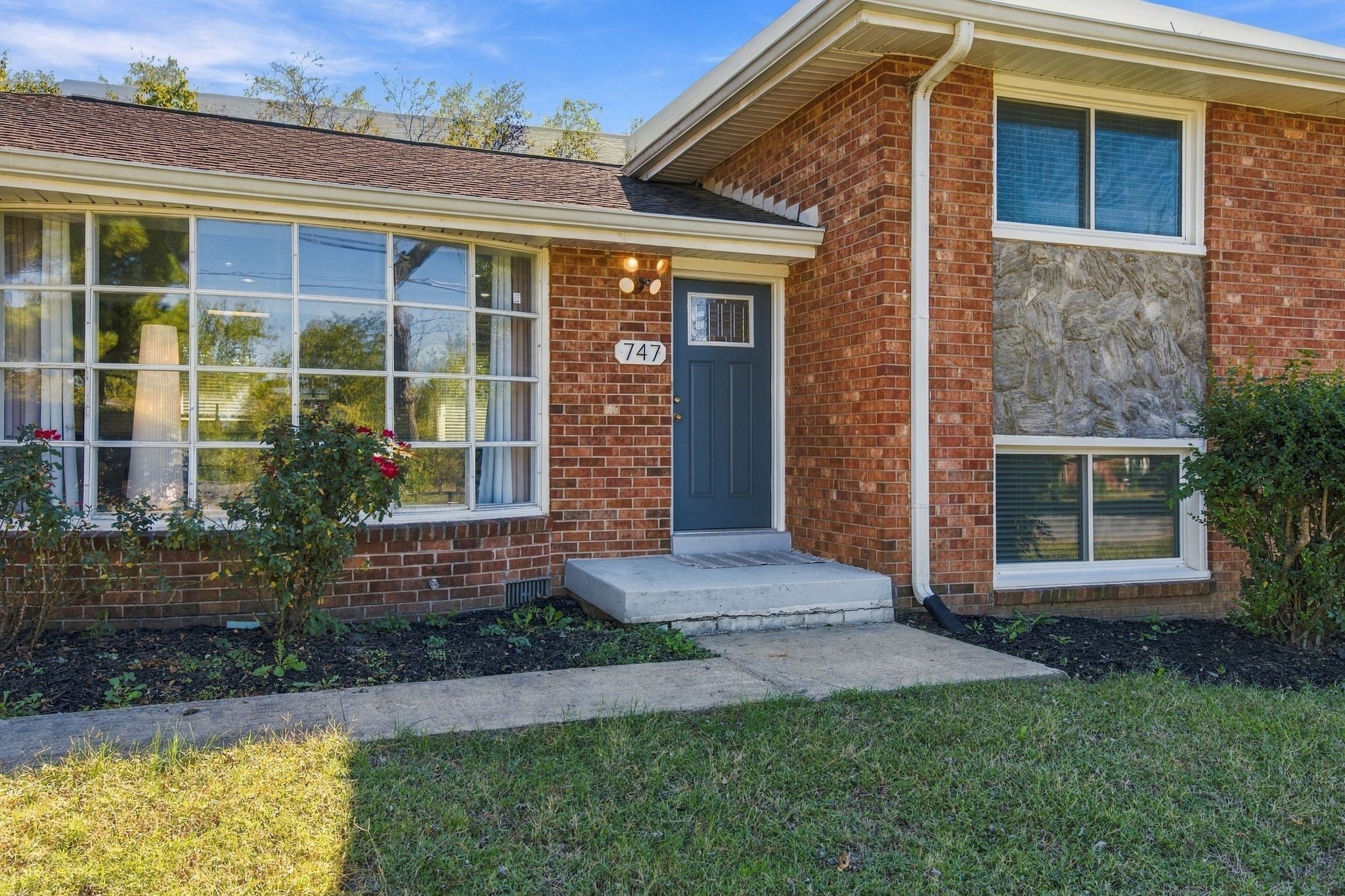 747 Rowan Dr
