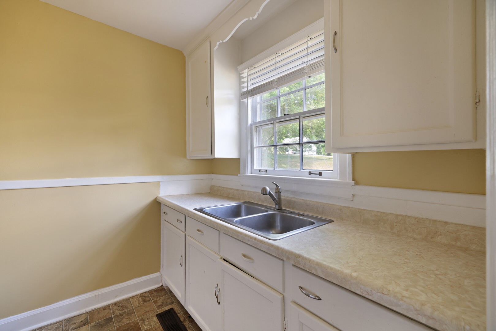 156 Delmar Dr