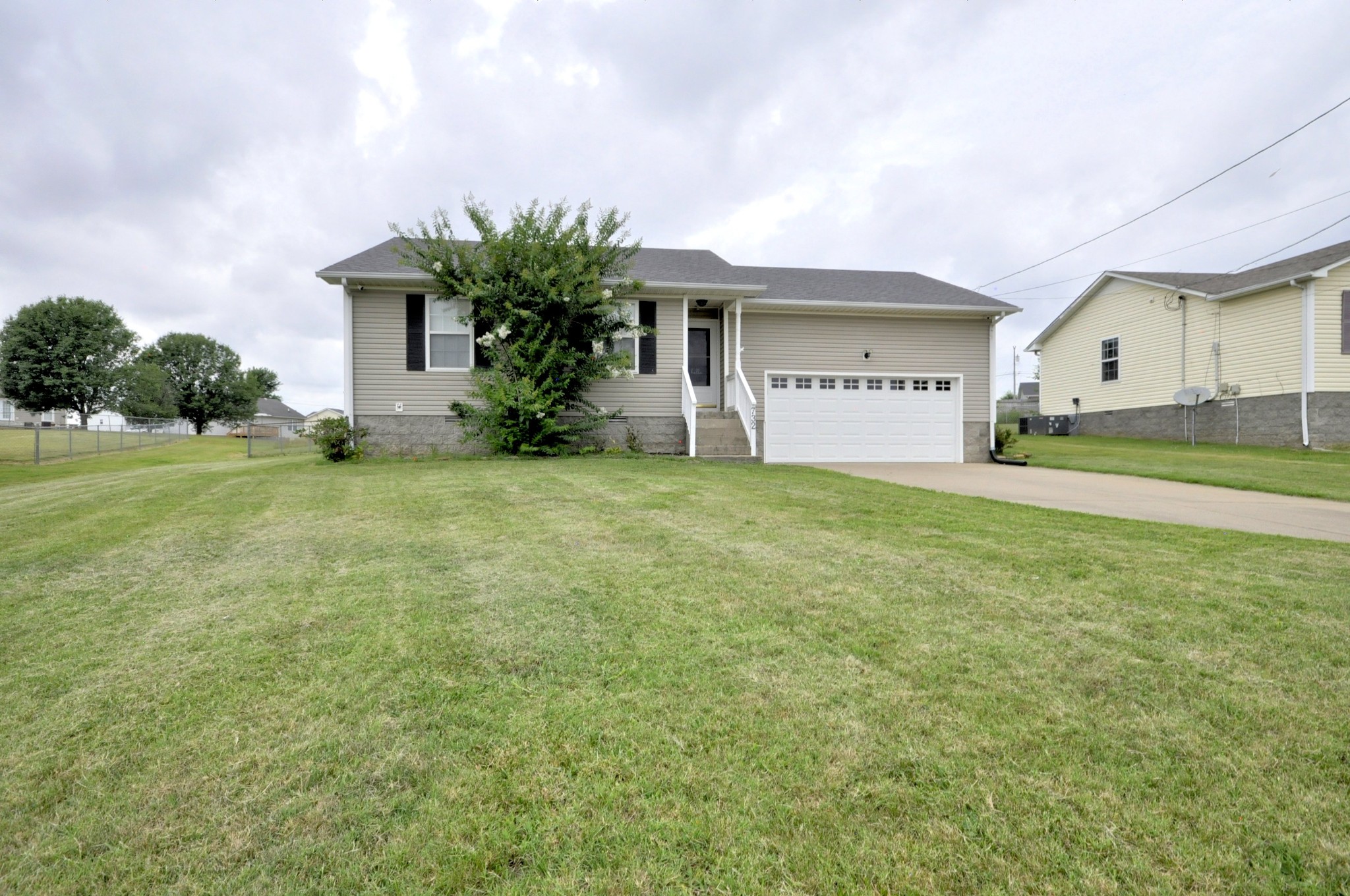 732 SHETLAND DR