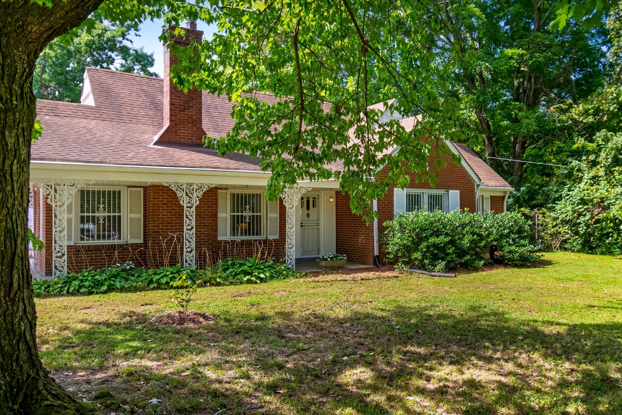 4-bed listing at 717 Currey Rd, Nashville