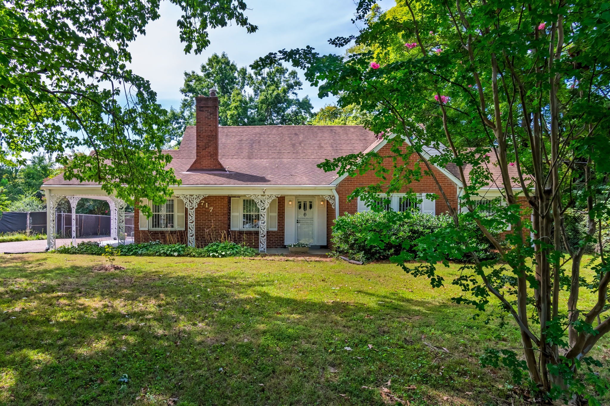 717 Currey Rd