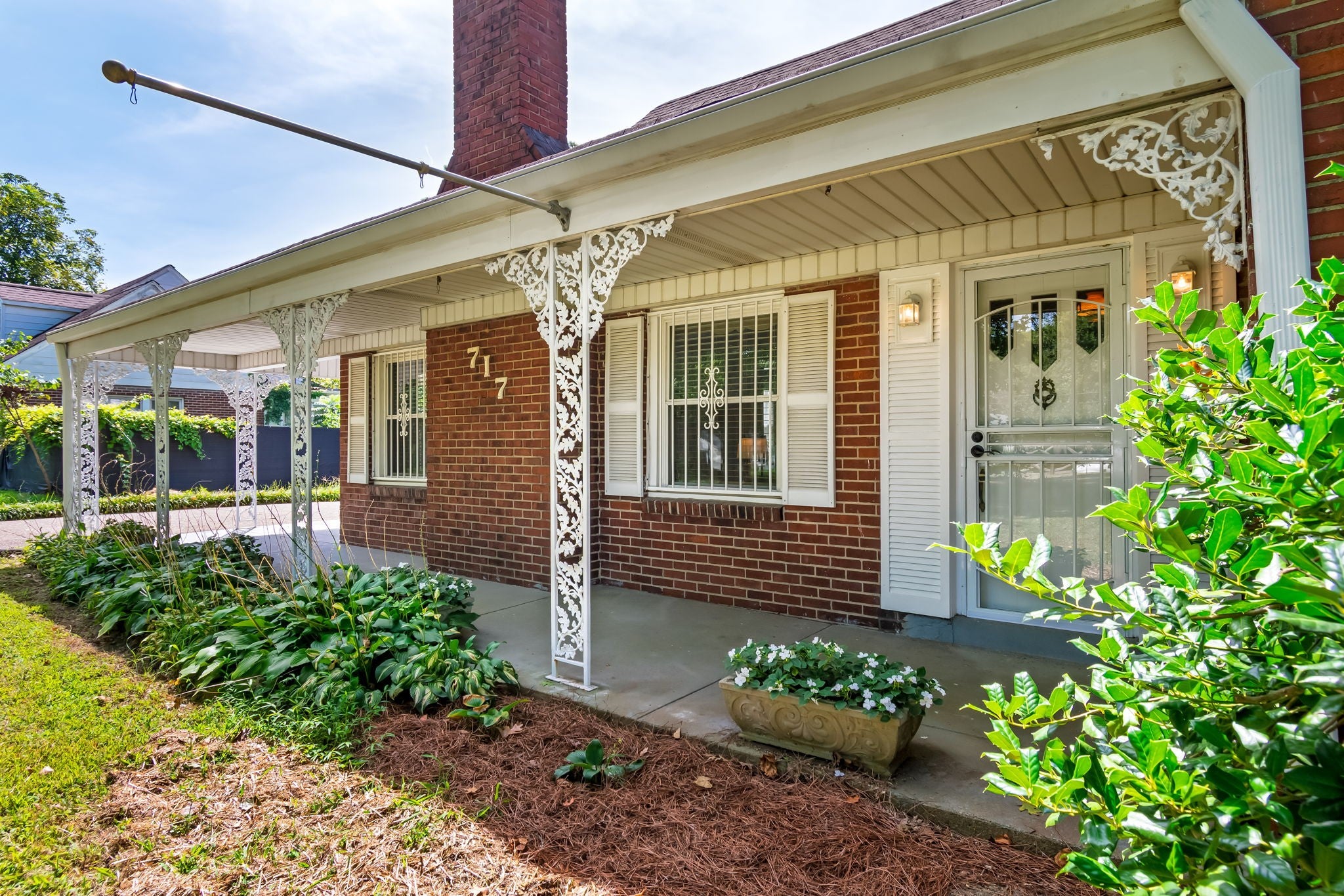 717 Currey Rd