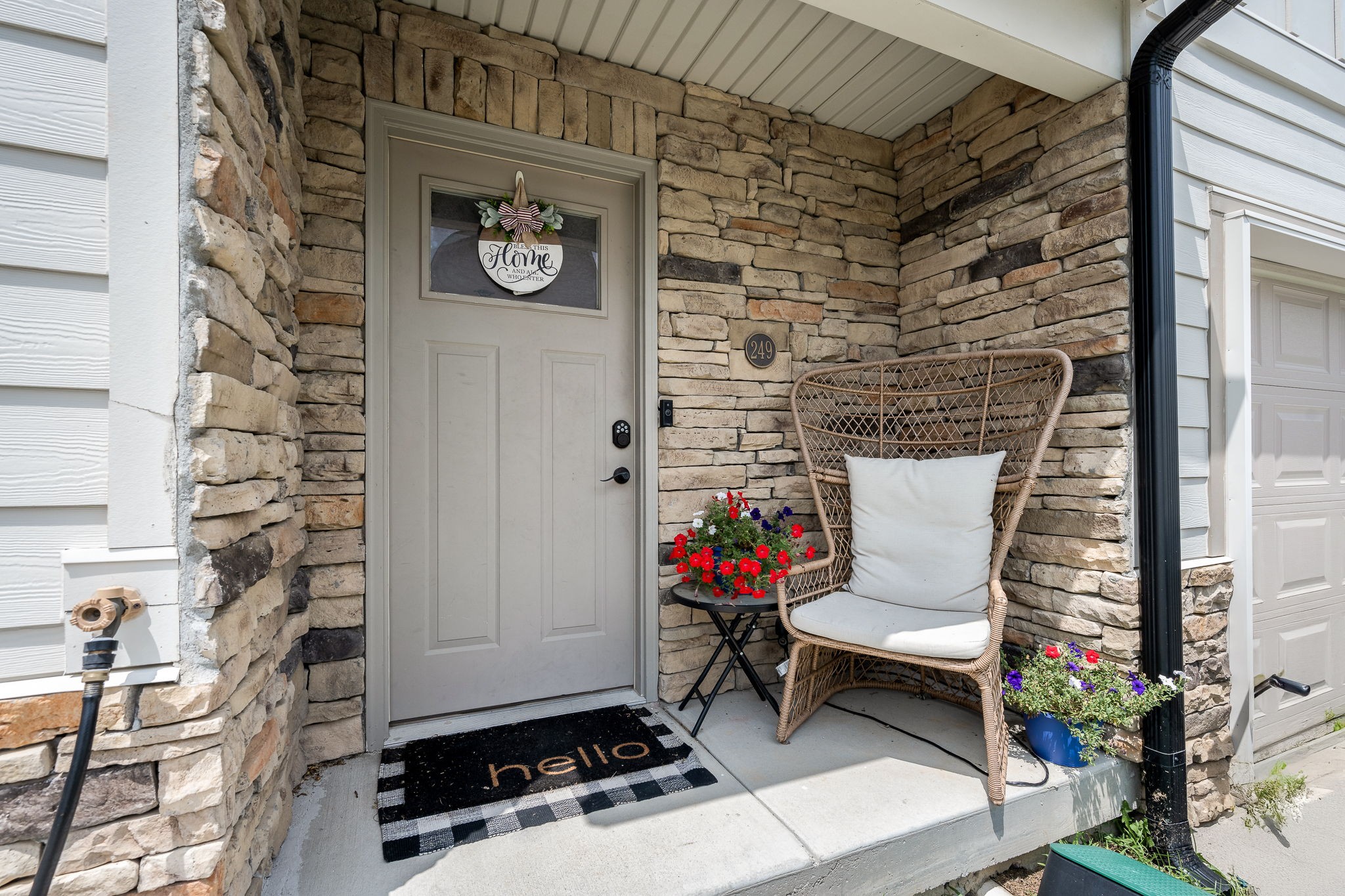 249 Signature Pl - Photo 2