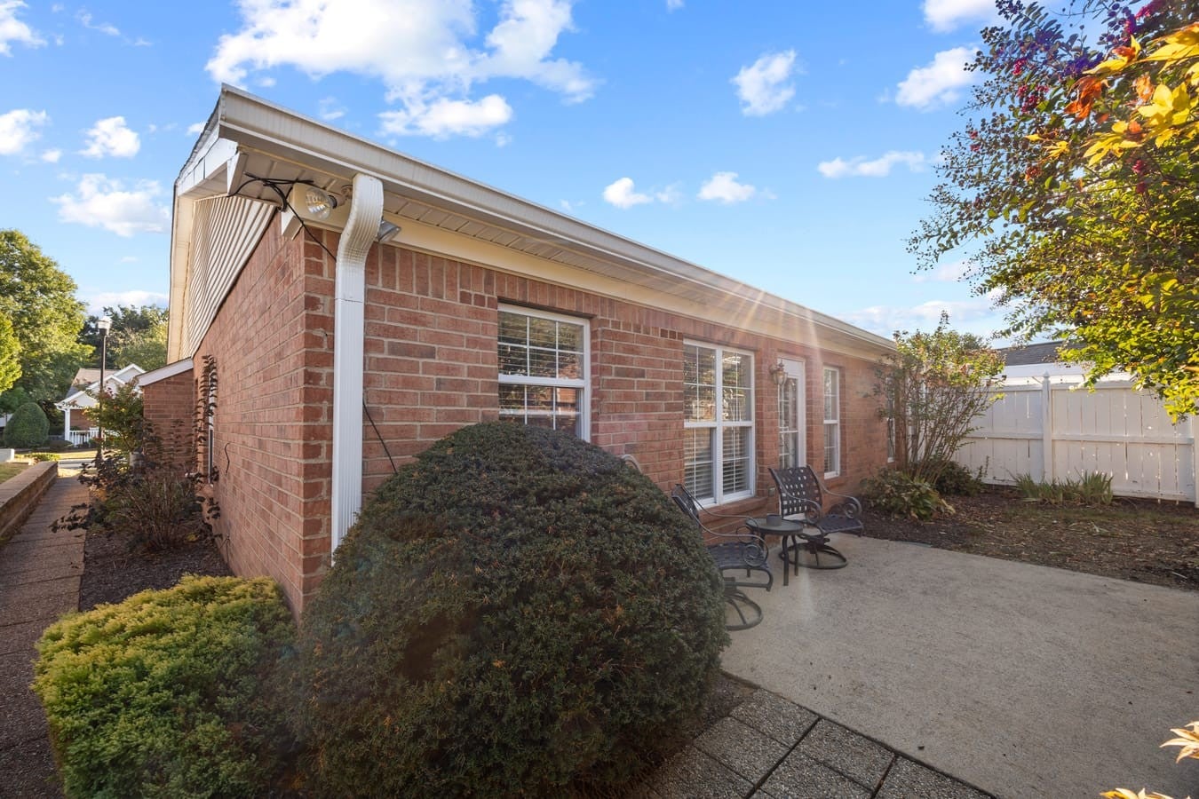 20 Holland Park Ln