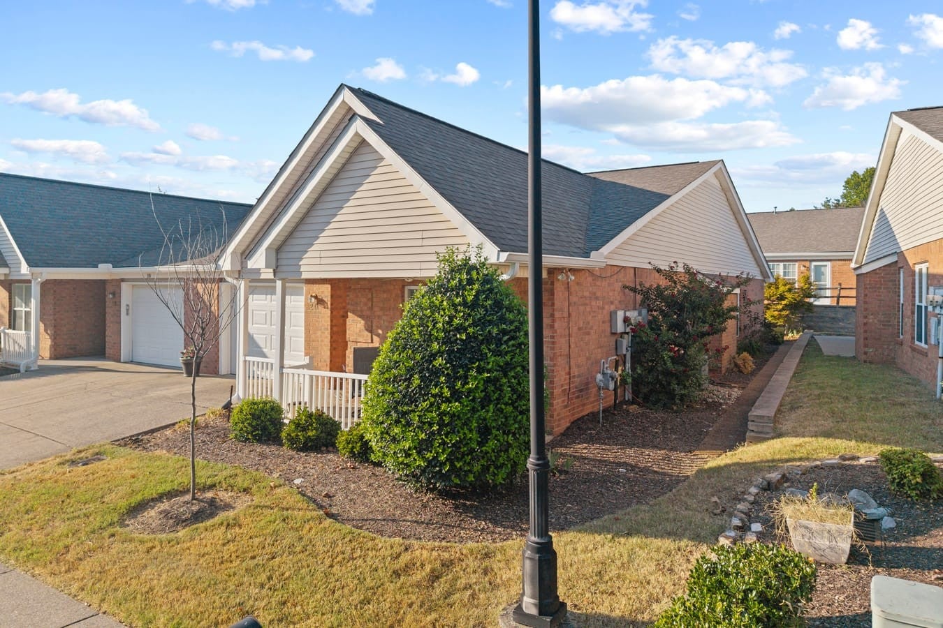 20 Holland Park Ln