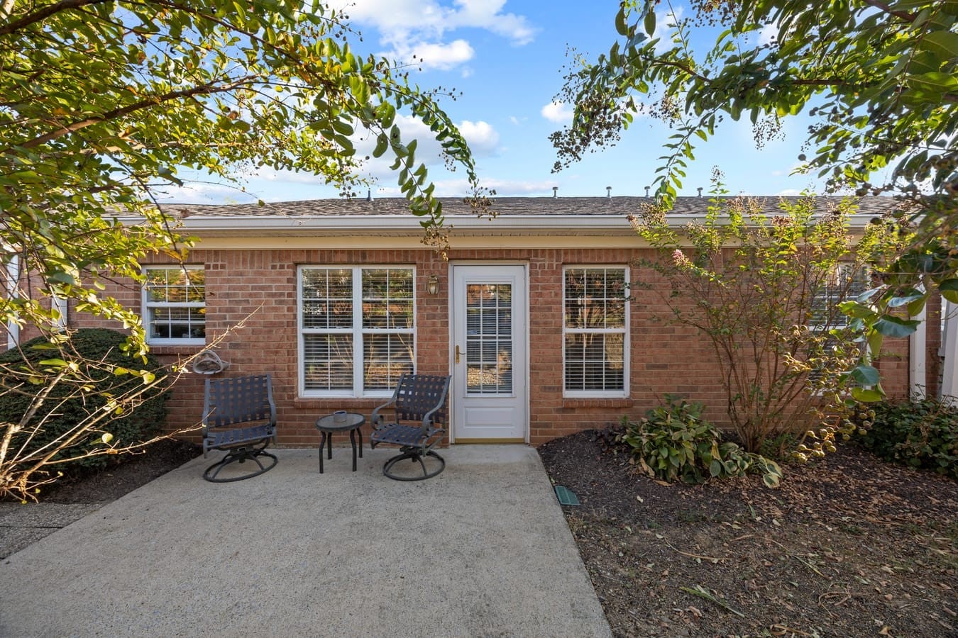 20 Holland Park Ln