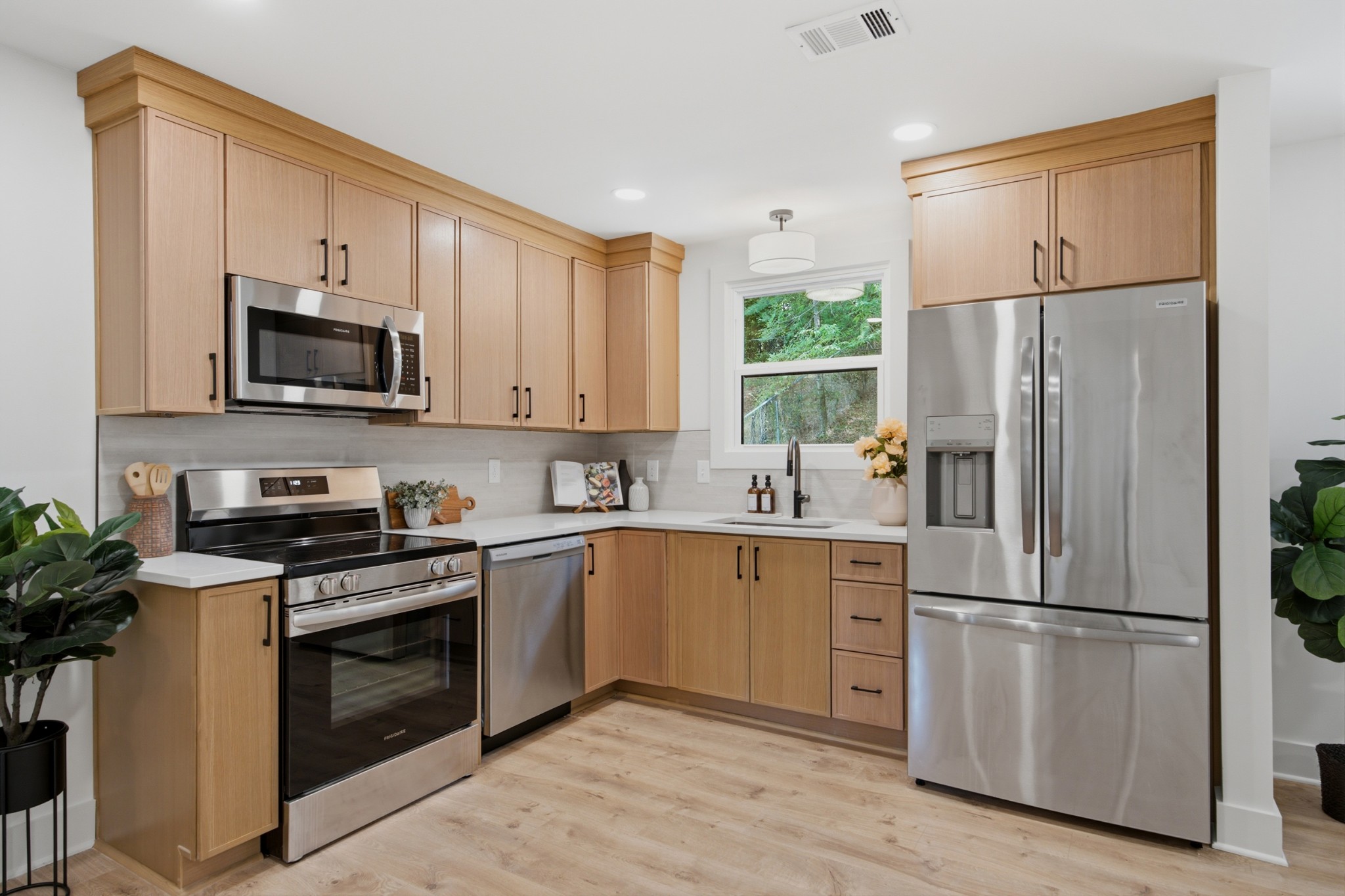 606 Huntington Pkwy
