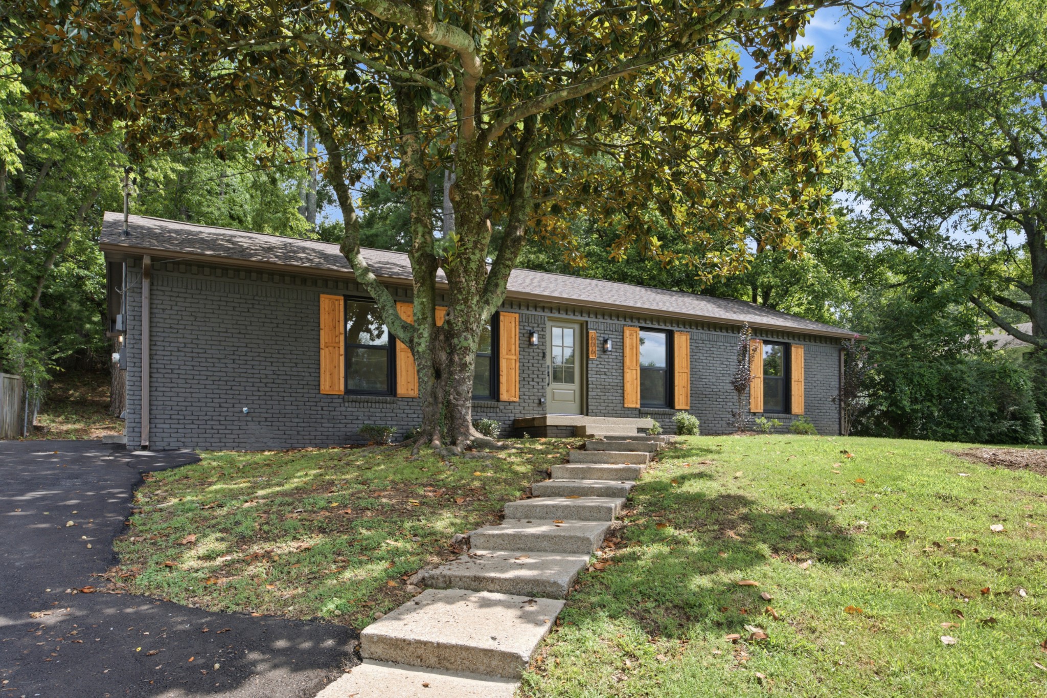 606 Huntington Pkwy
