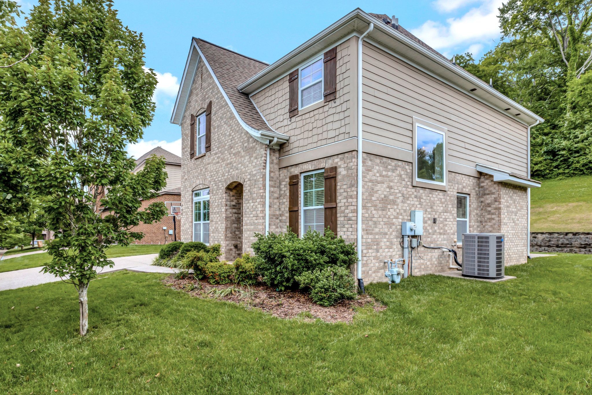356 Irvine Ln