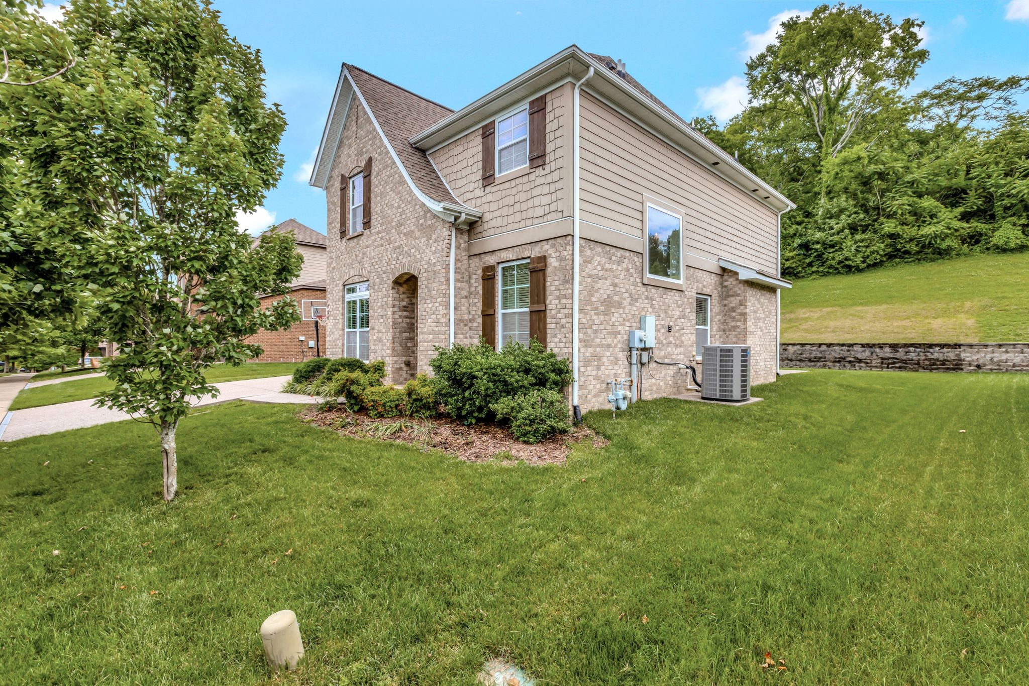 356 Irvine Ln
