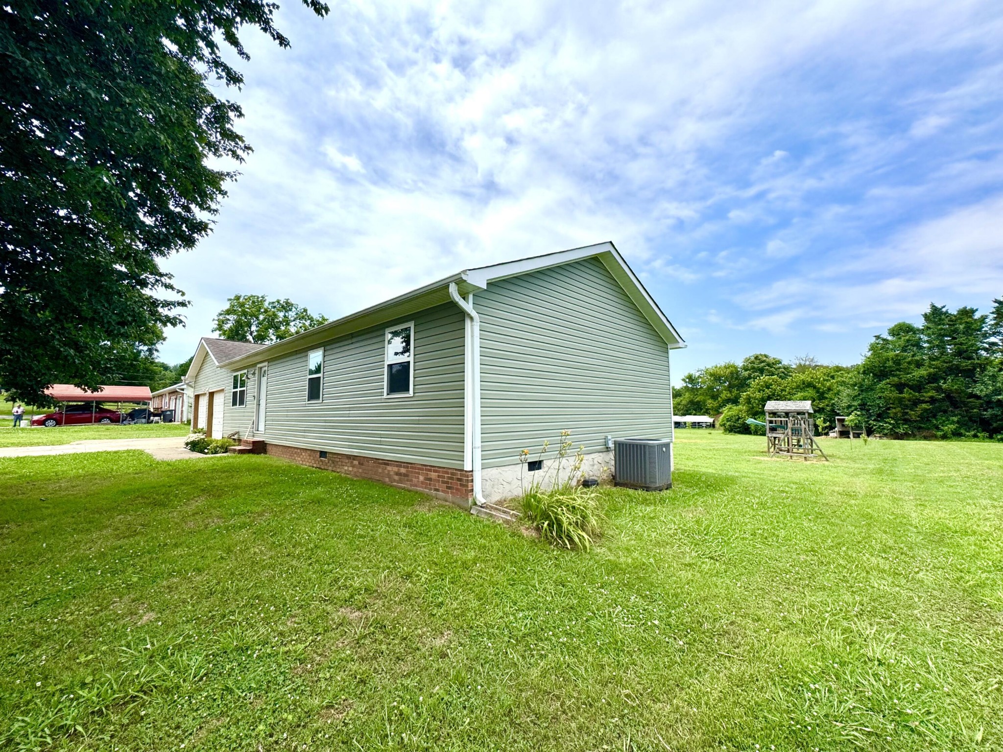 1828 Saunders Road