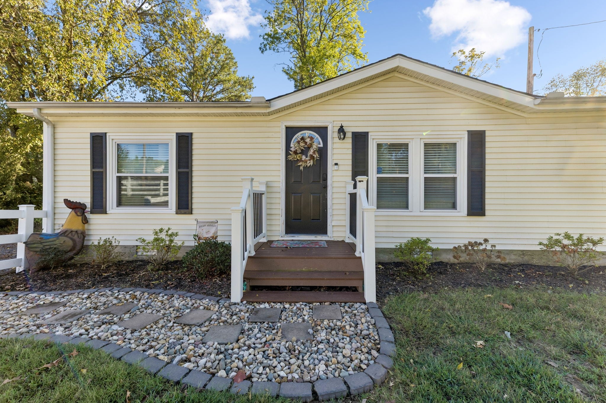 118 E Elm St