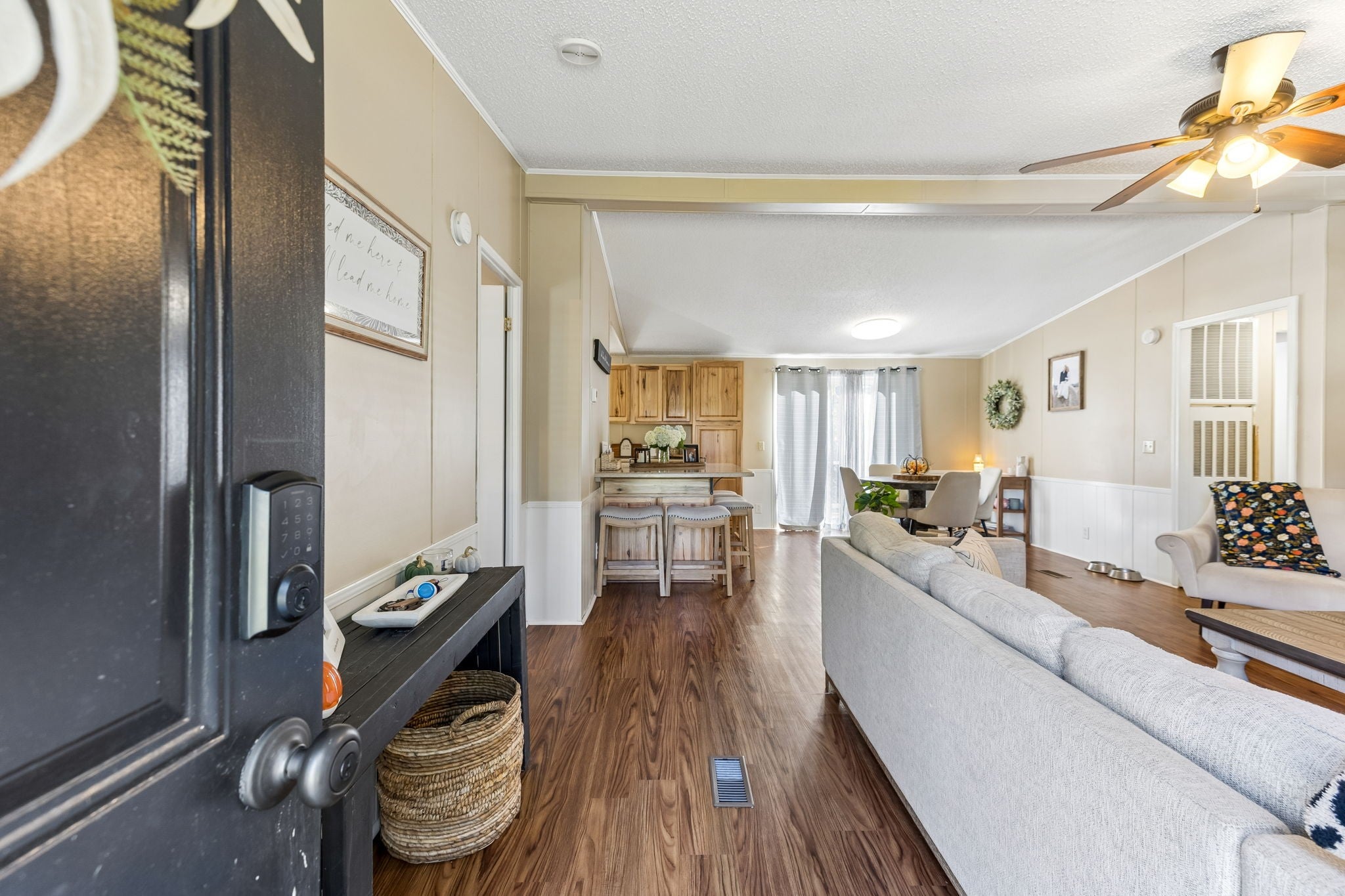 118 E Elm St