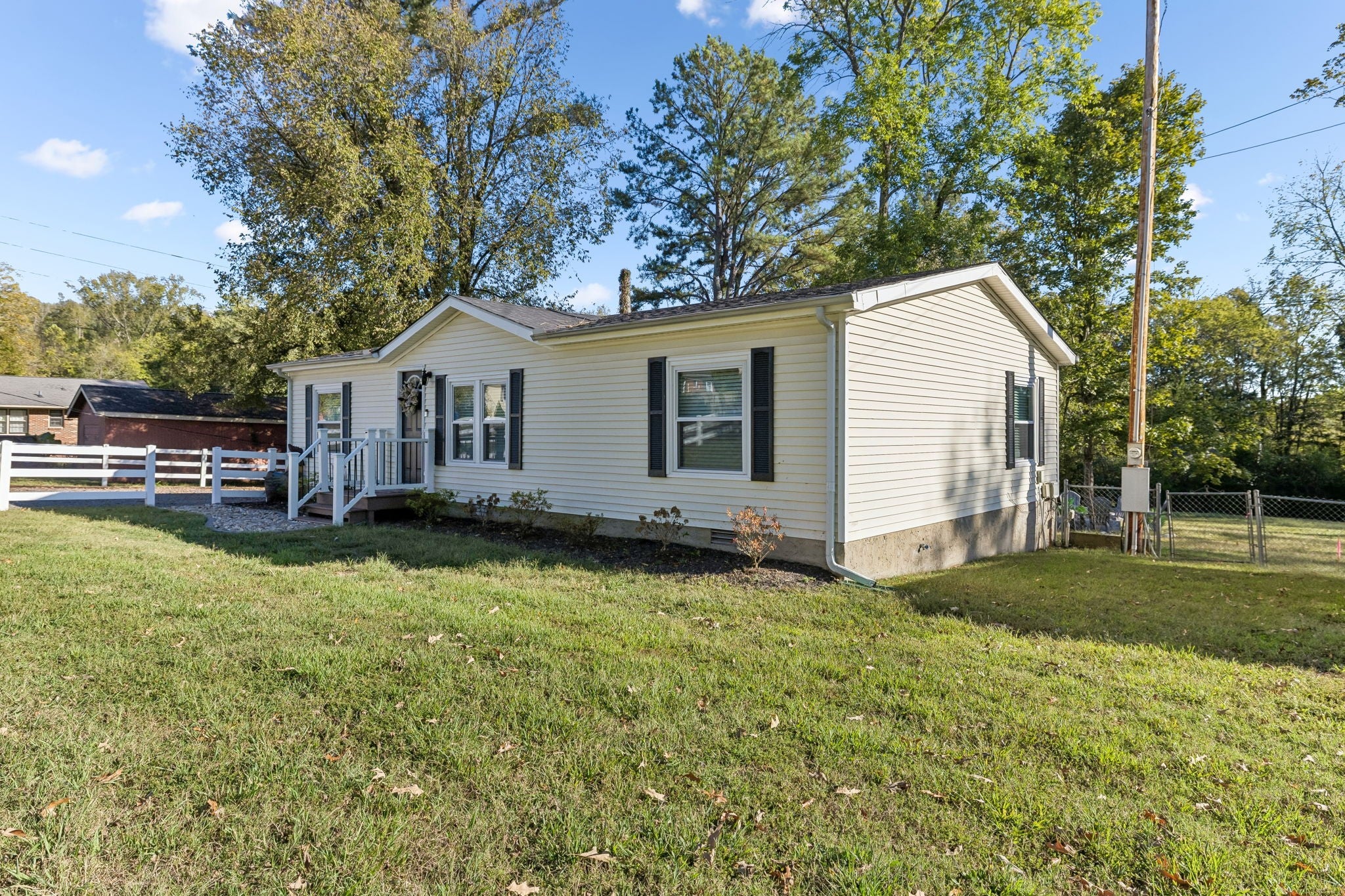 118 E Elm St