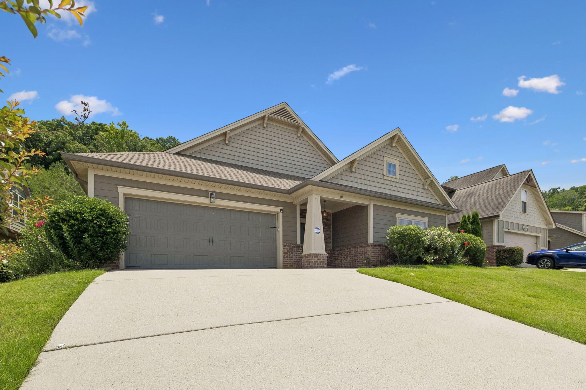 5425 Bungalow Circle