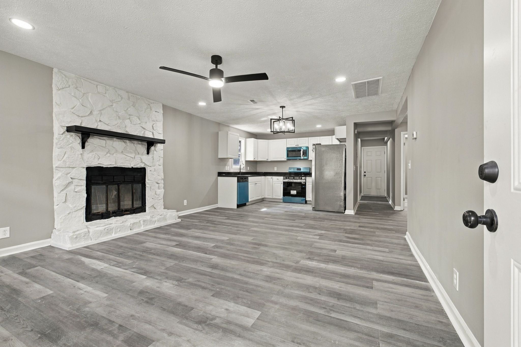 3227 Lakeford Dr