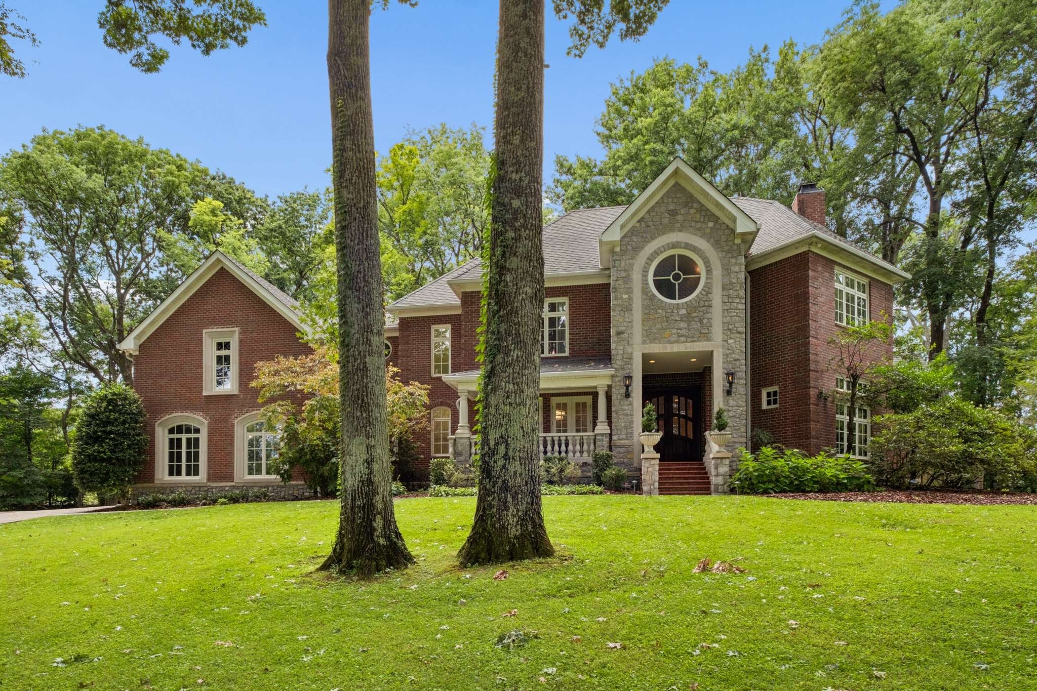 943 Oak Valley Ln