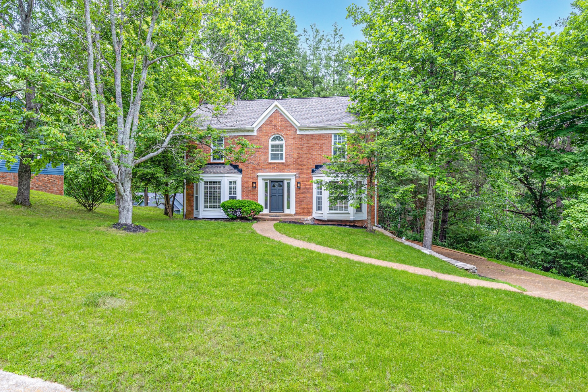 6933 Southern Woods Dr