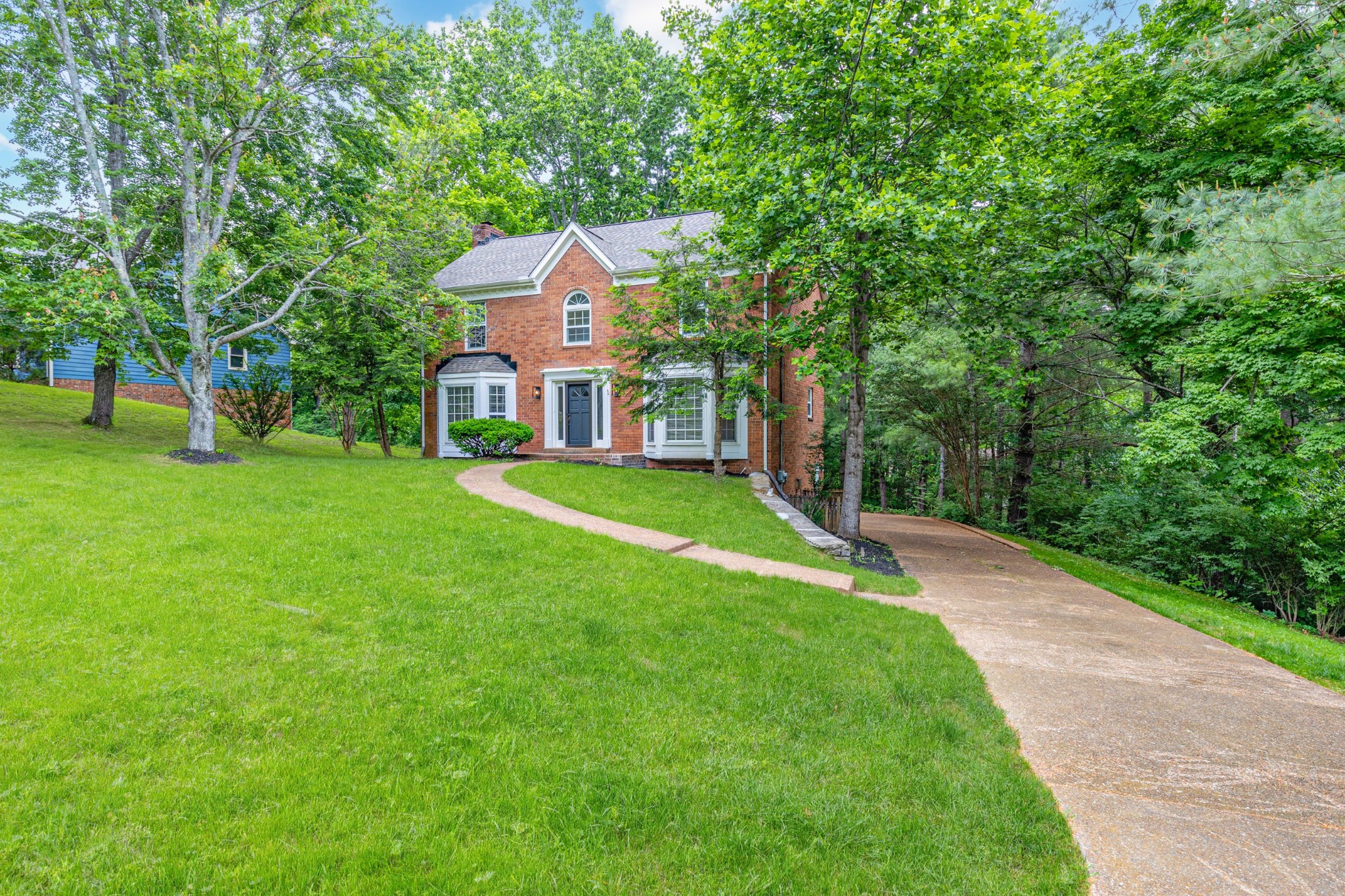 6933 Southern Woods Dr