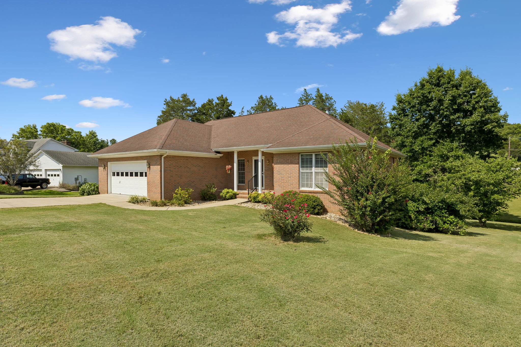 909 Greenview Dr