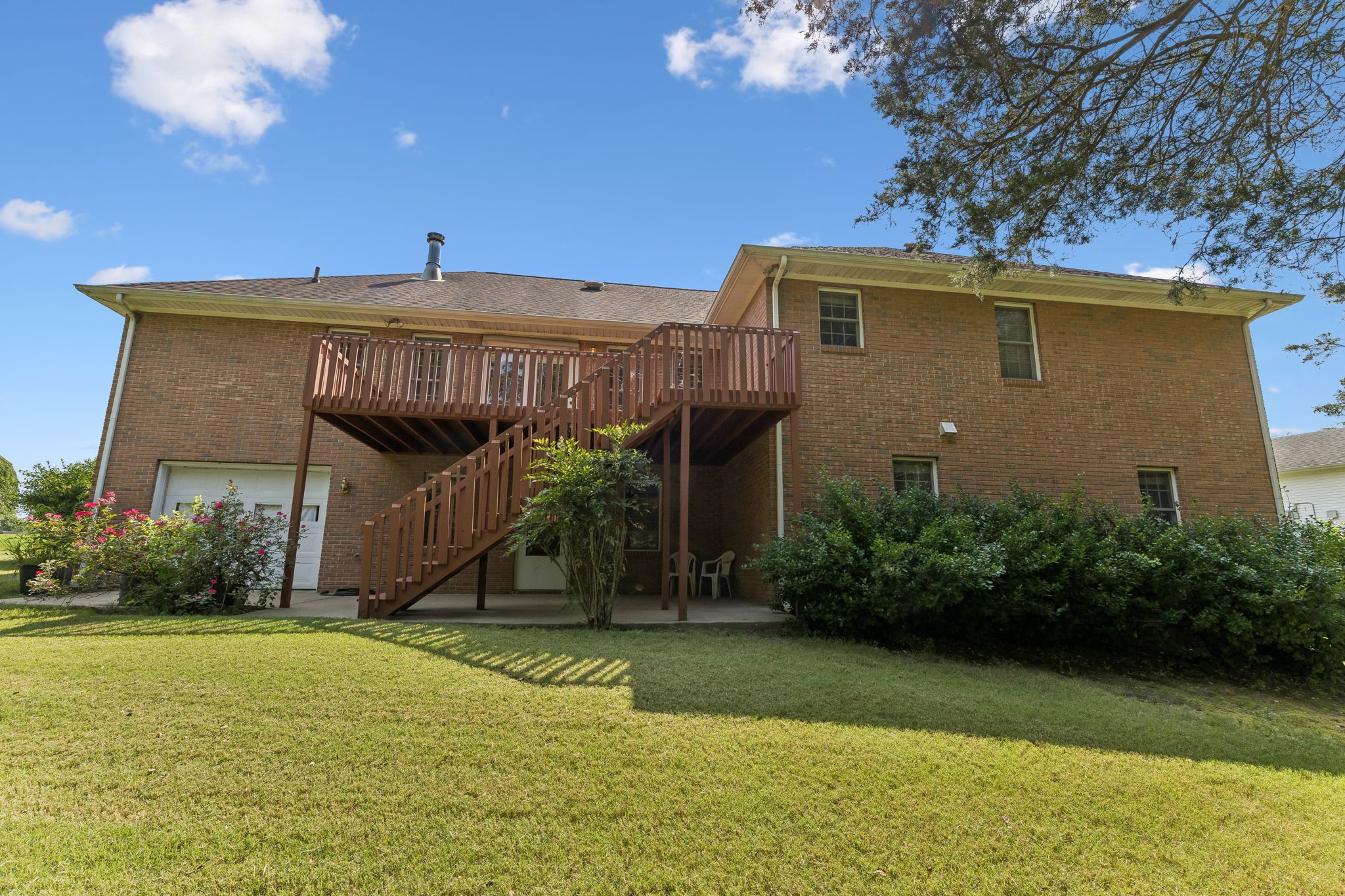909 Greenview Dr