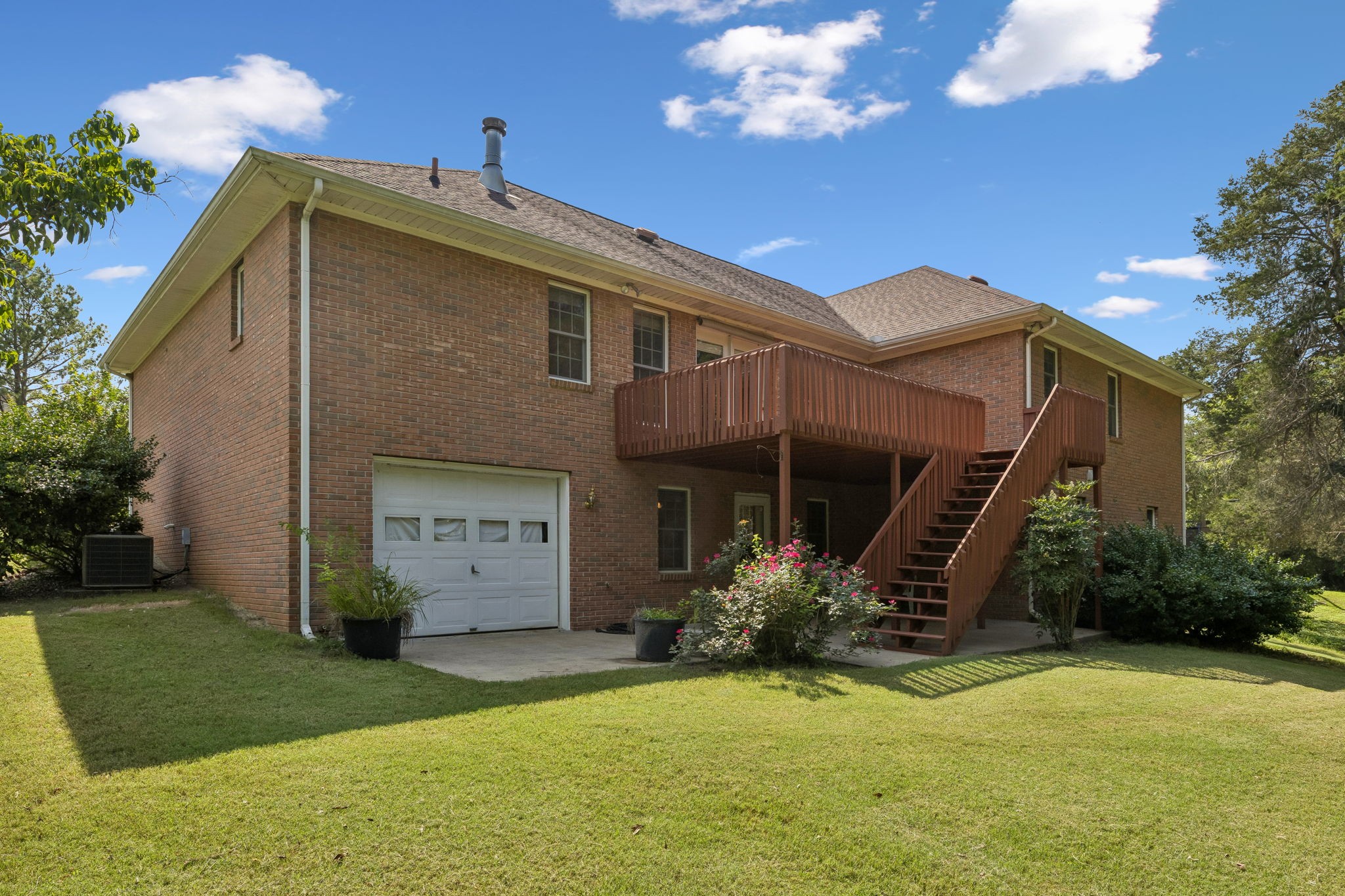 909 Greenview Dr
