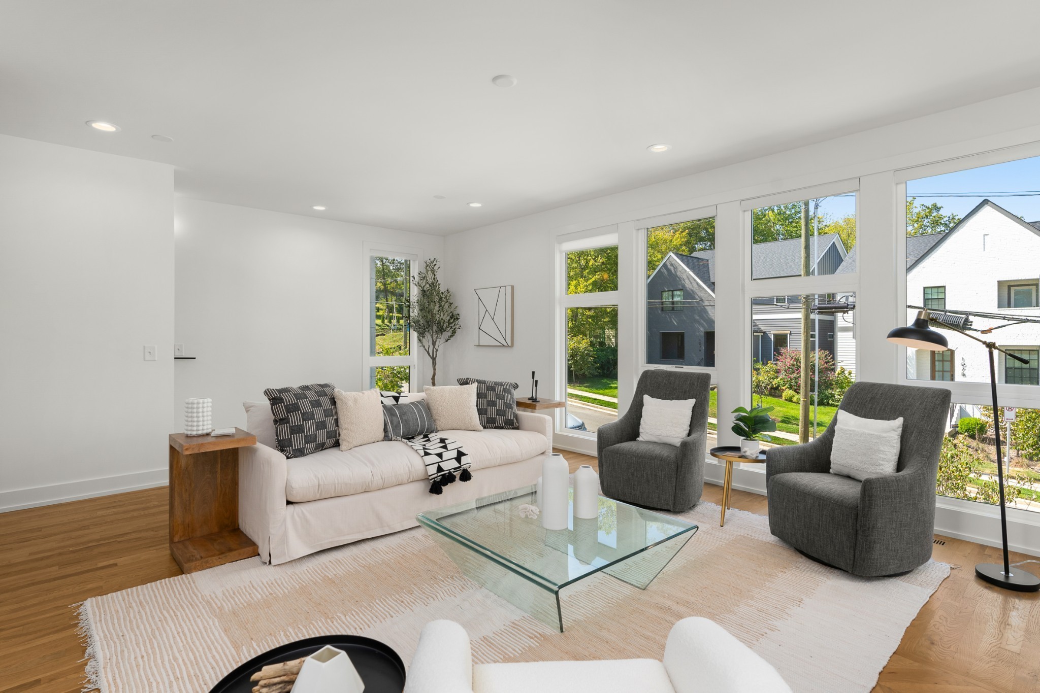 Nashville, Tennessee 37209, United States, 3 Bedrooms Bedrooms, ,3 BathroomsBathrooms,Residential,Coming Soon,149633