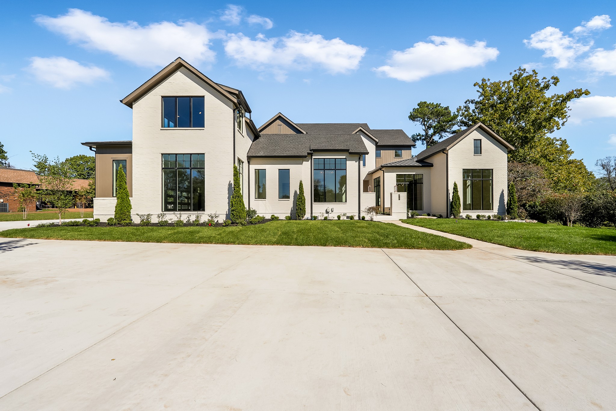 506 Mansion Dr
