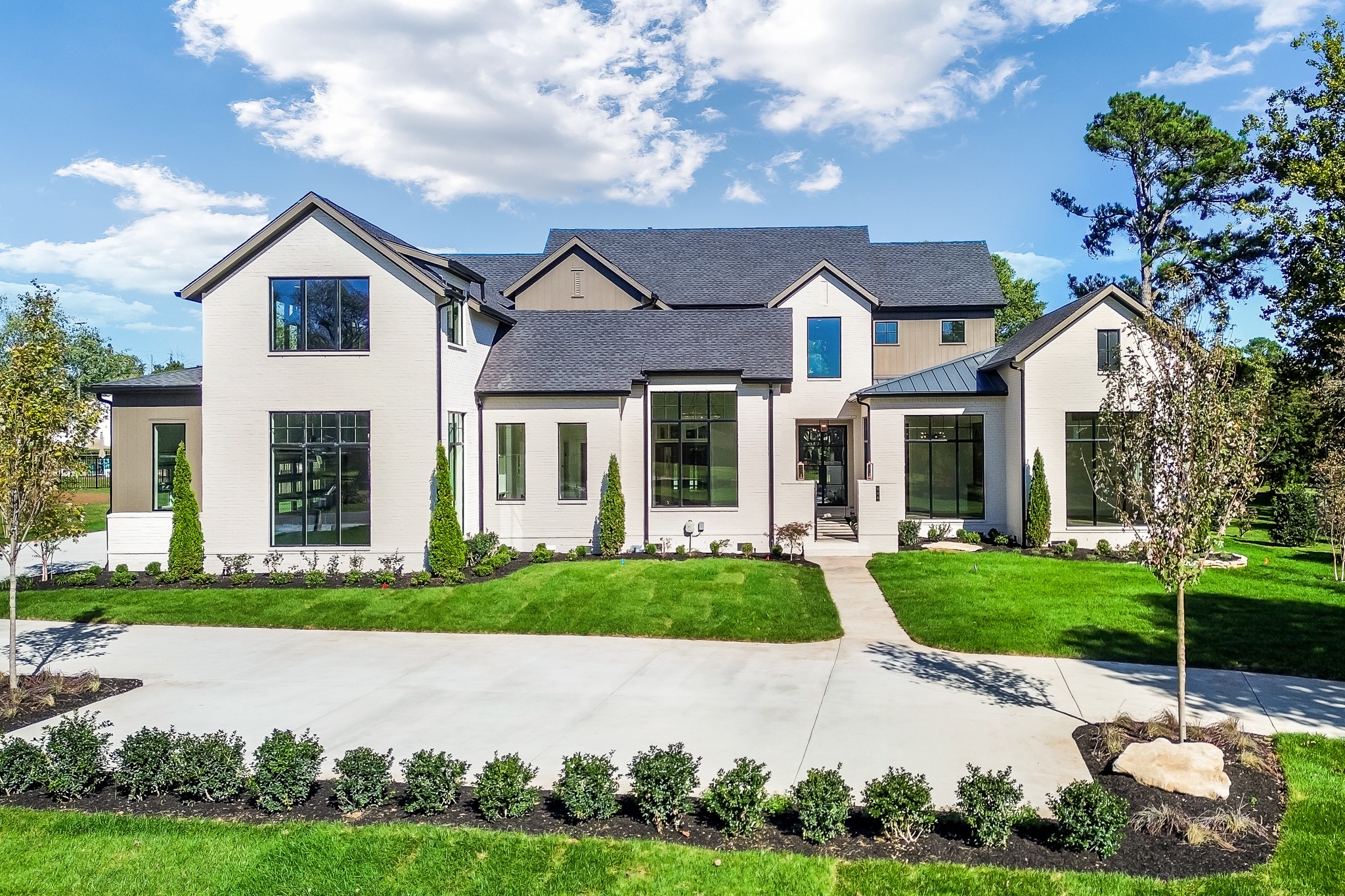 506 Mansion Dr