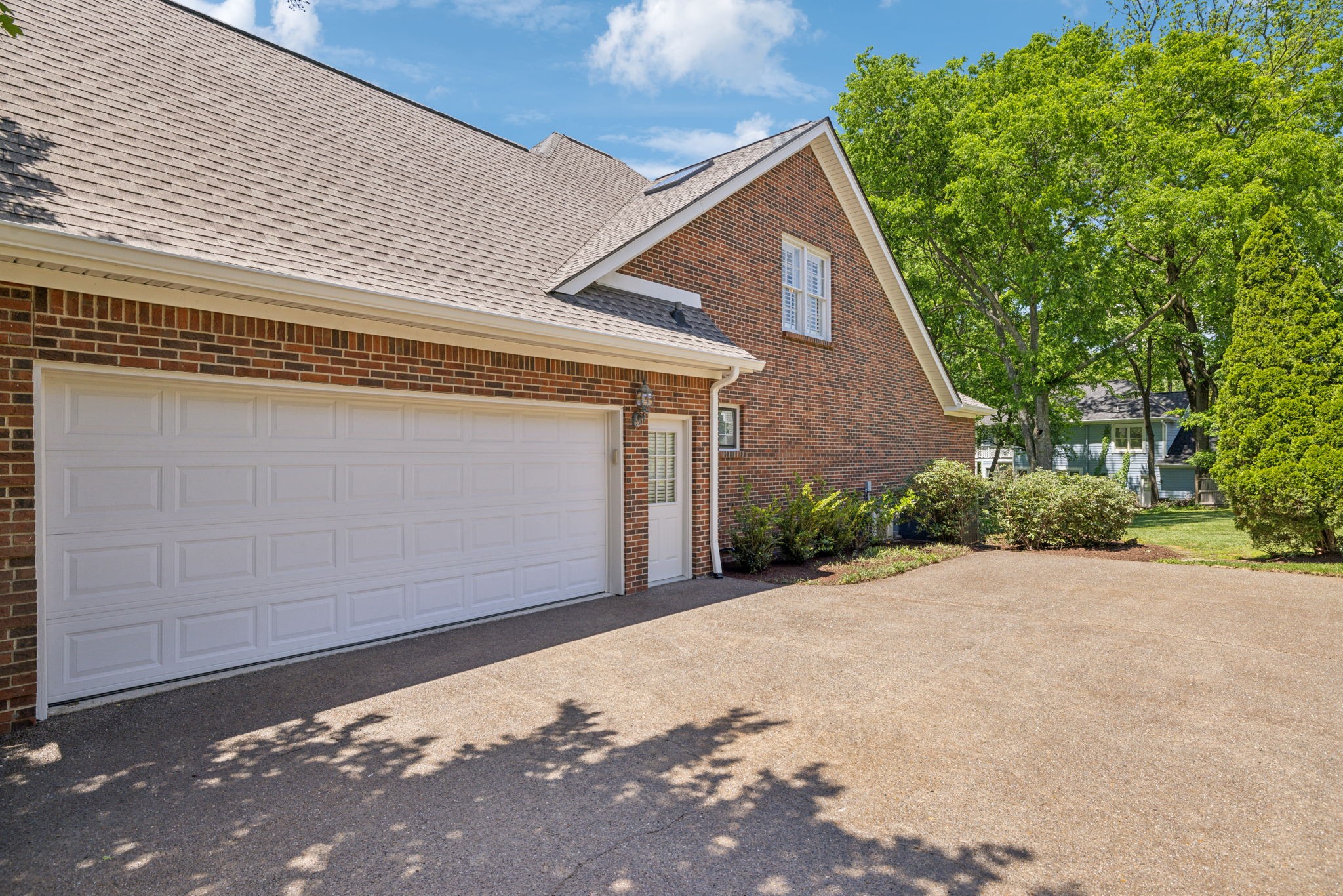 5560 Hearthstone Ln