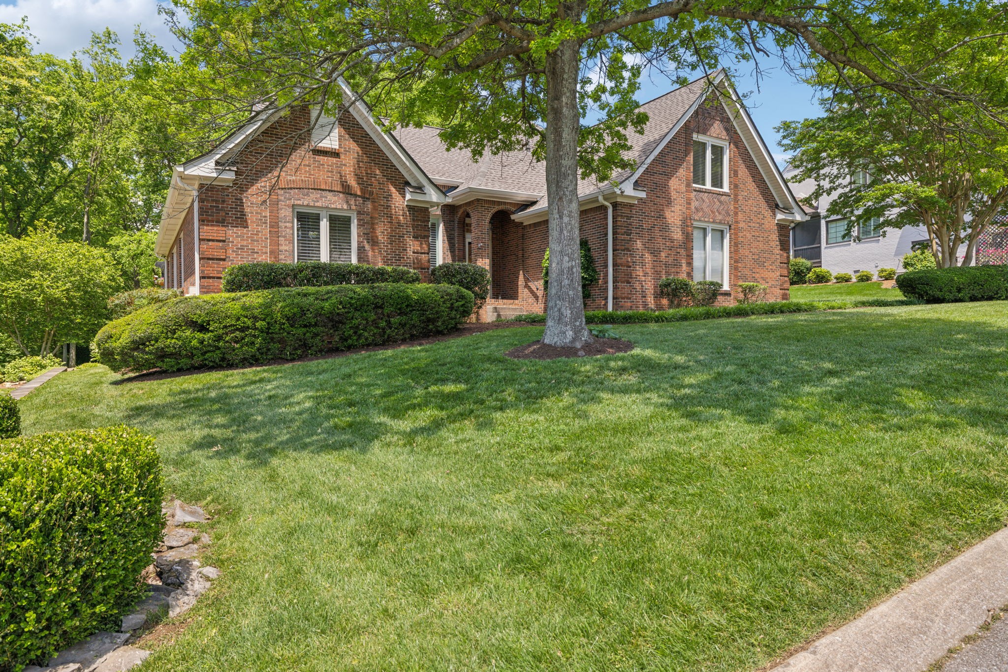 5560 Hearthstone Ln