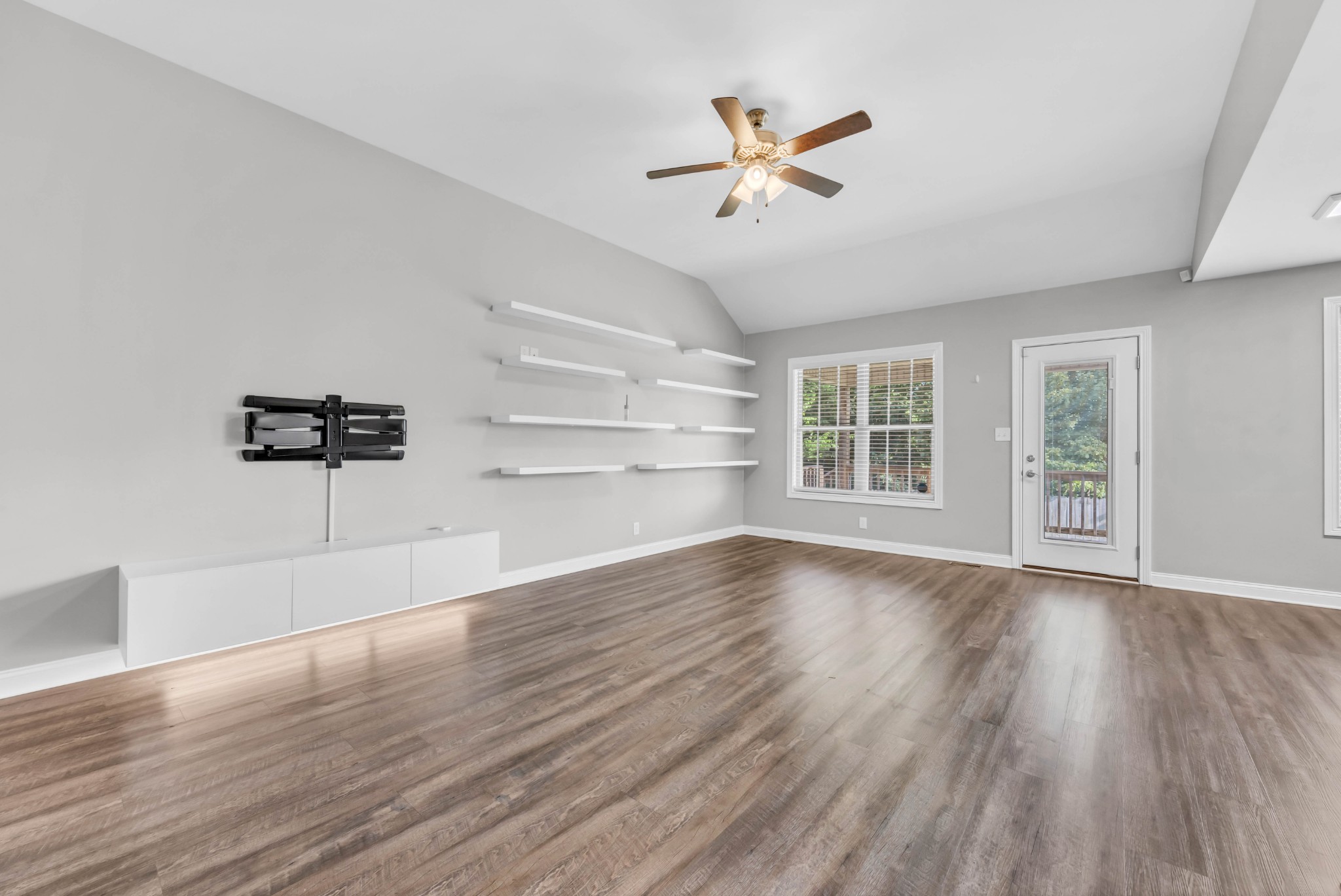 626 Snowshoe Ln