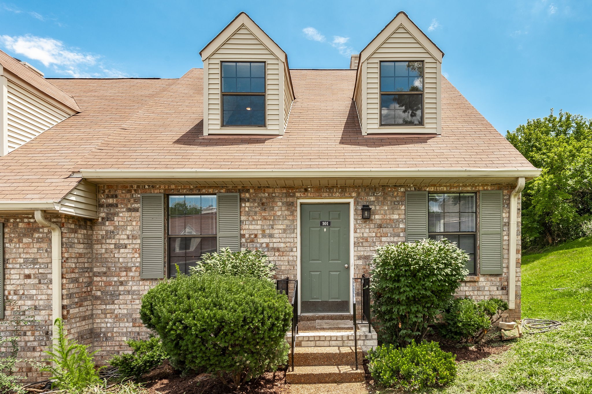 Photo 1 of 42 — 101 Deerpoint Ln, Hendersonville, TN 37075
