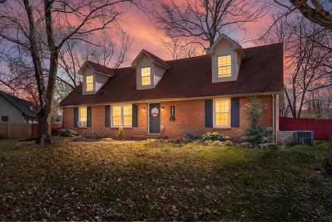 112 Mossland Dr Clarksville TN 37042