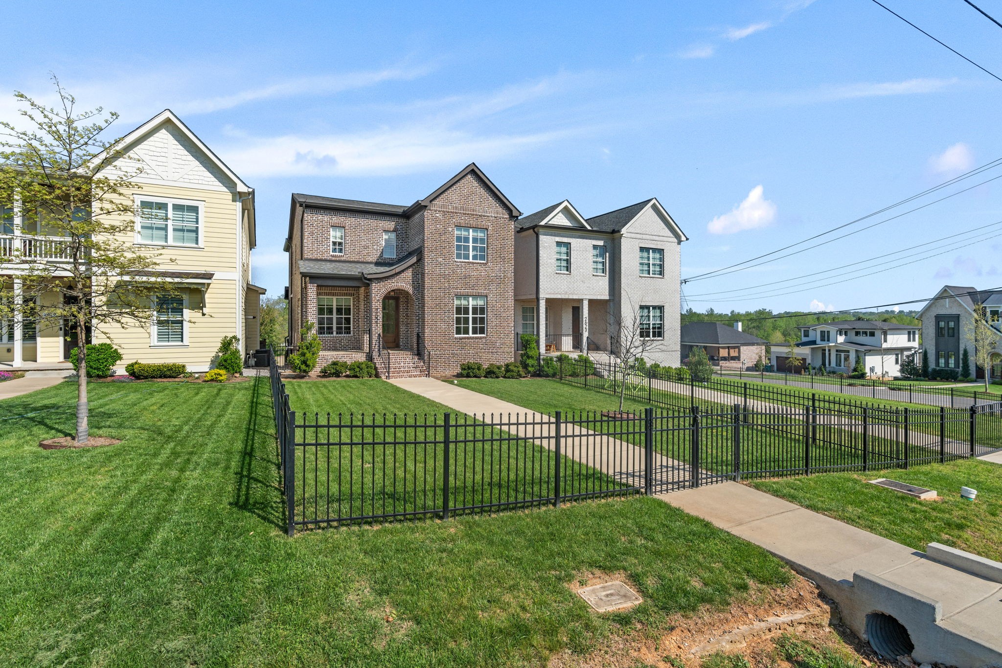 2621 Barclay Dr