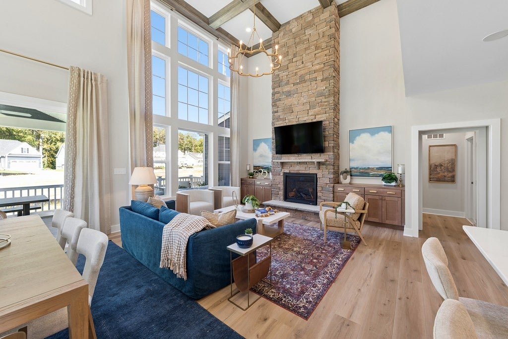 1104 Fox Creek Dr