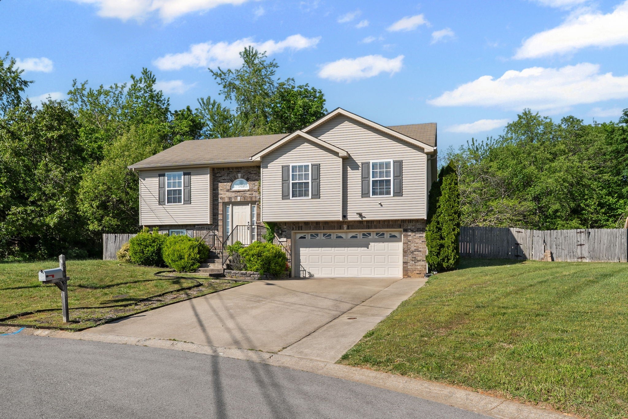 3443 Queensbury Rd