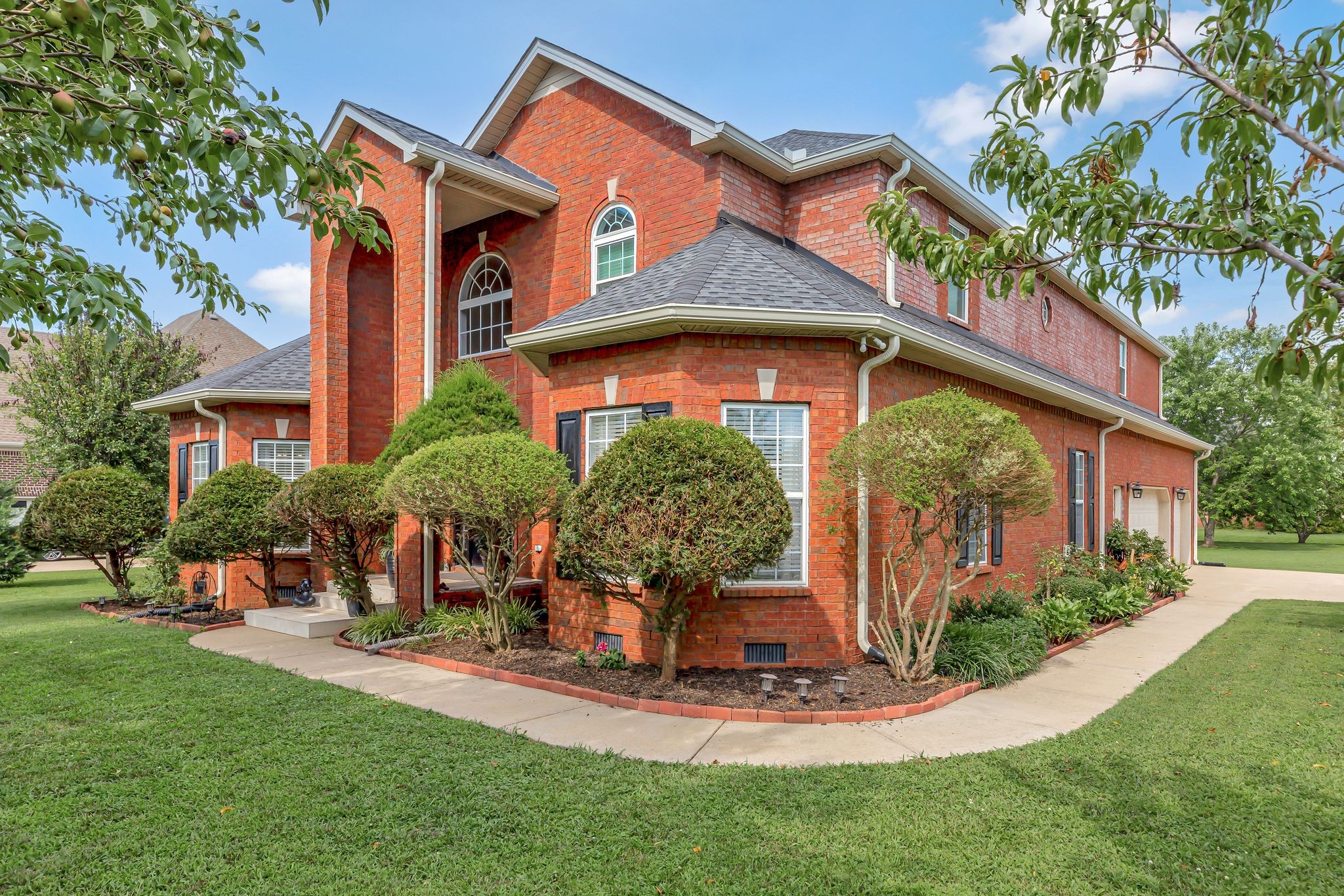 902 Rushmore Dr