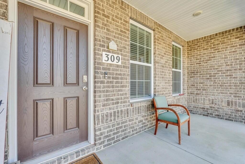 309 Greymoor Ln