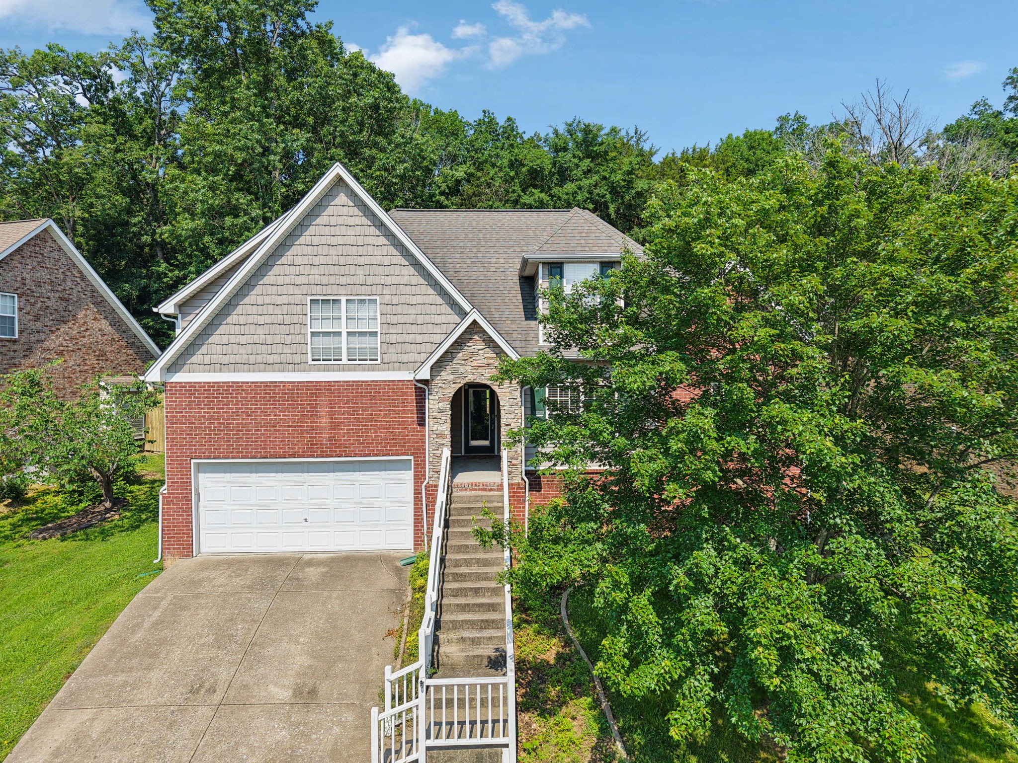 1812 Woodland Pointe Dr