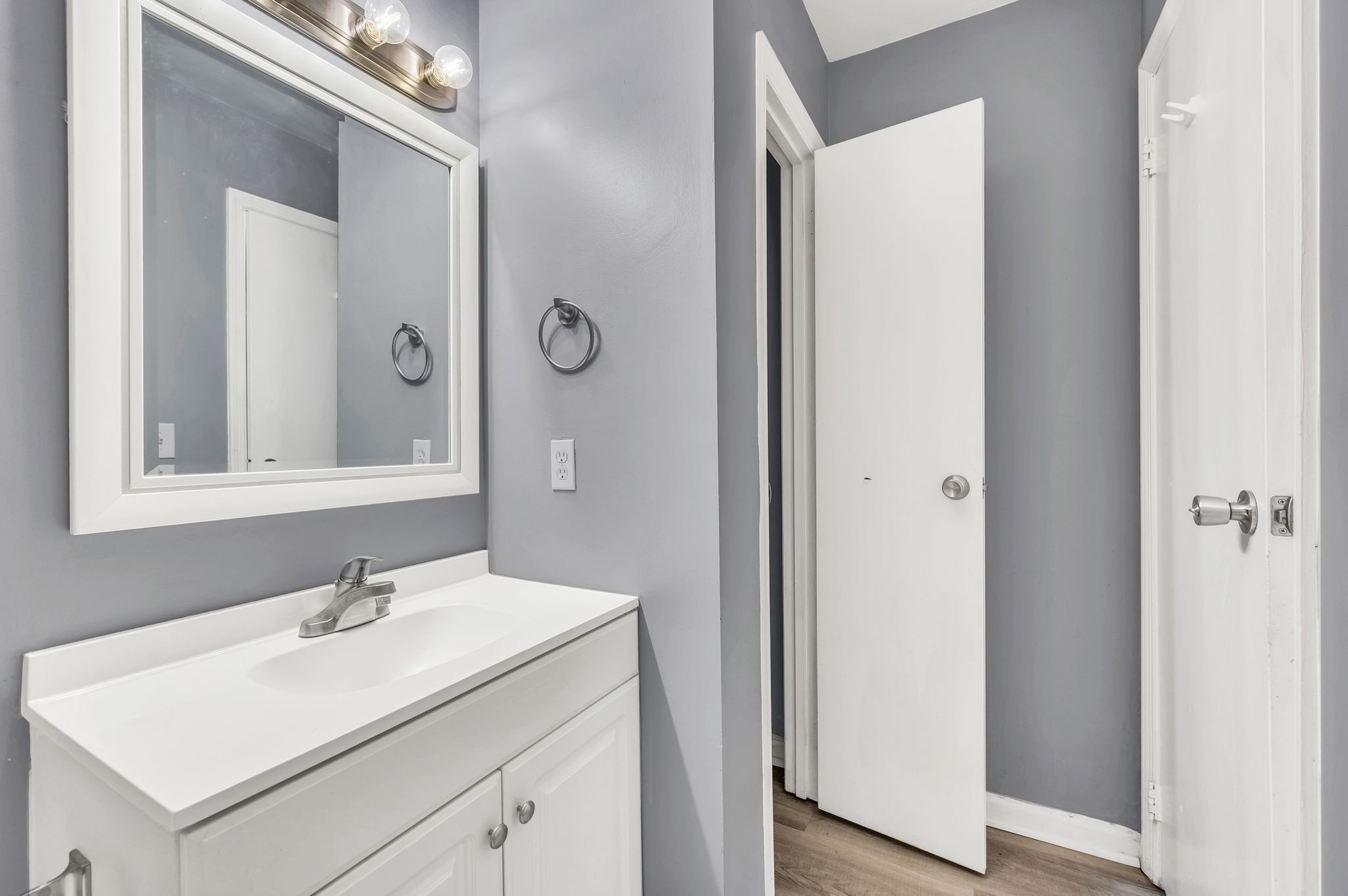 Nashville, Tennessee 37211, United States, 2 Bedrooms Bedrooms, ,2 BathroomsBathrooms,Residential,Active,21100