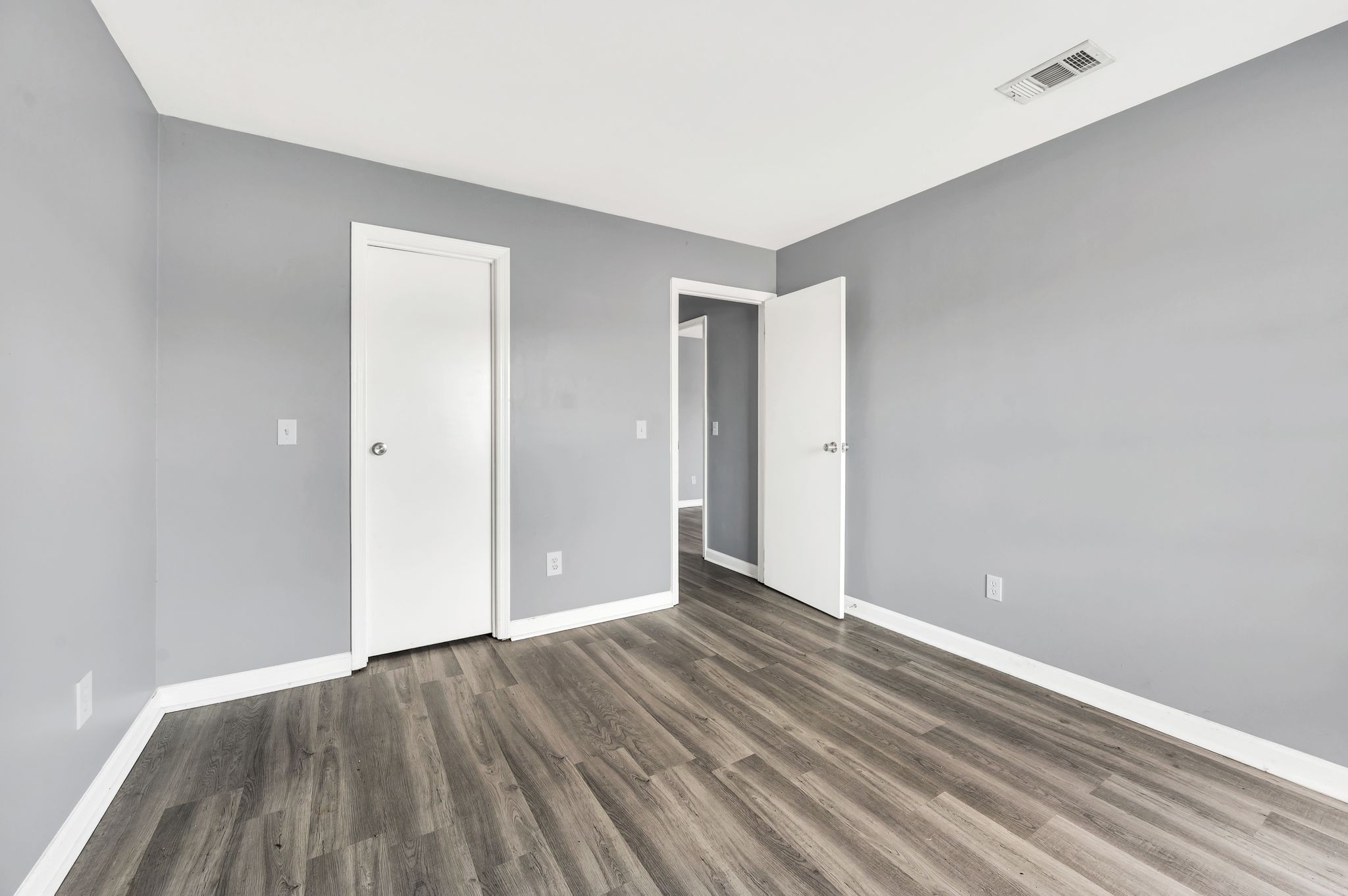 Nashville, Tennessee 37211, United States, 2 Bedrooms Bedrooms, ,2 BathroomsBathrooms,Residential,Active,21100