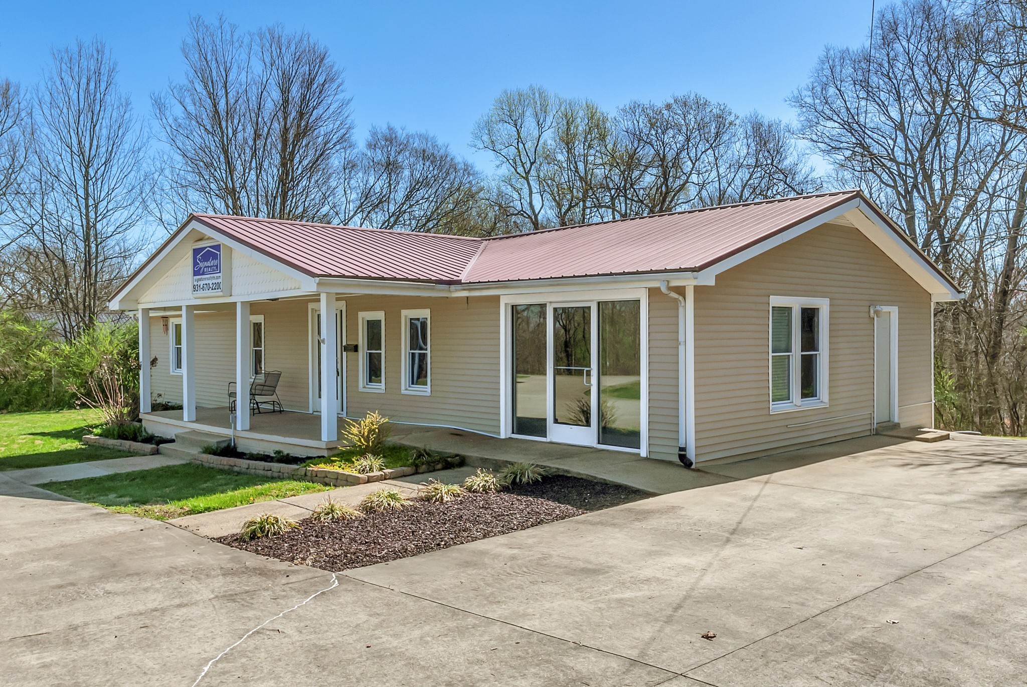 5652 Highway 100