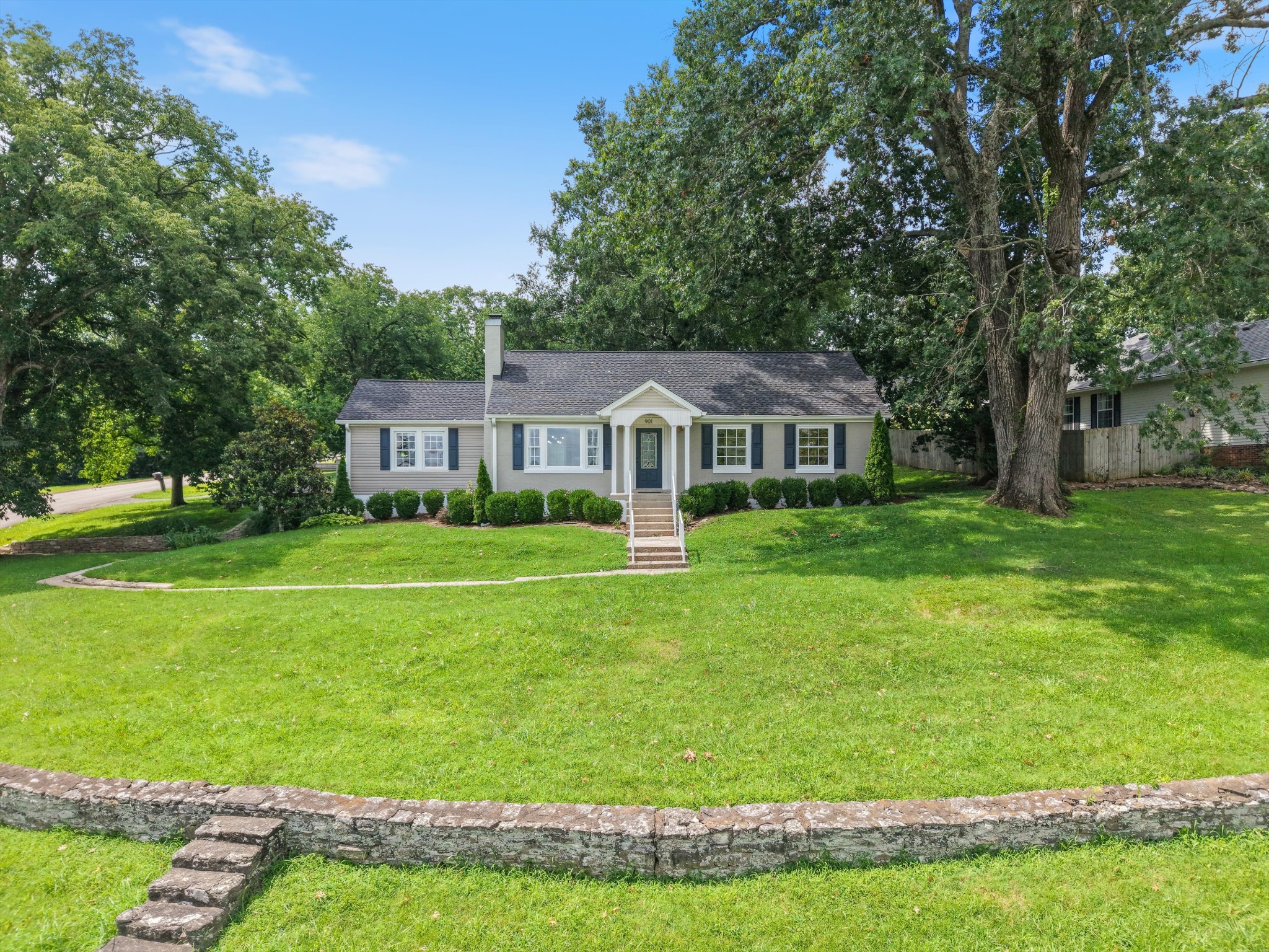 901 Edgewood Dr