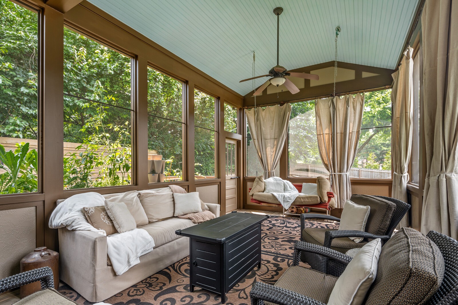 4189 Belmont Park Ter