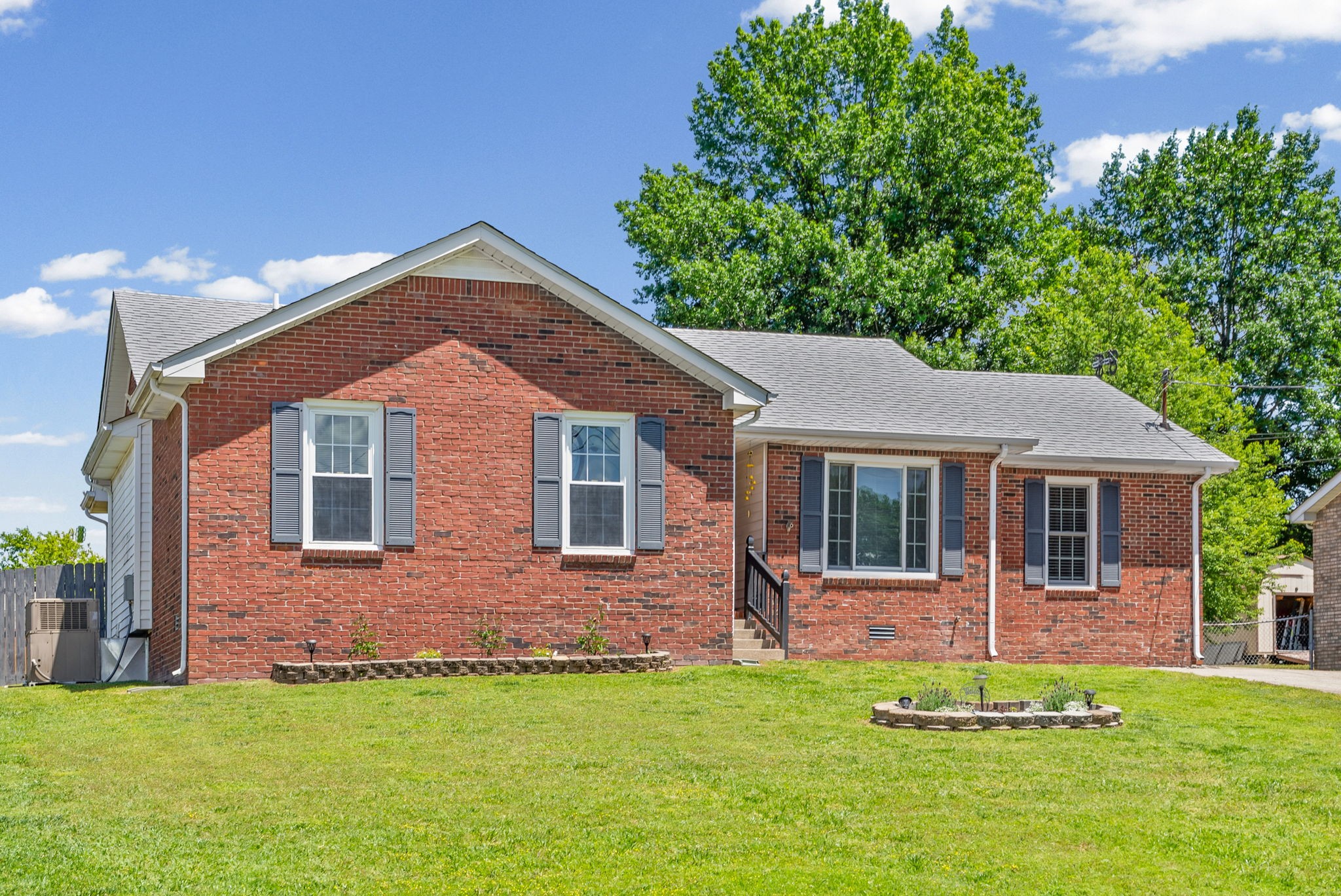 1409 Janet Way Dr