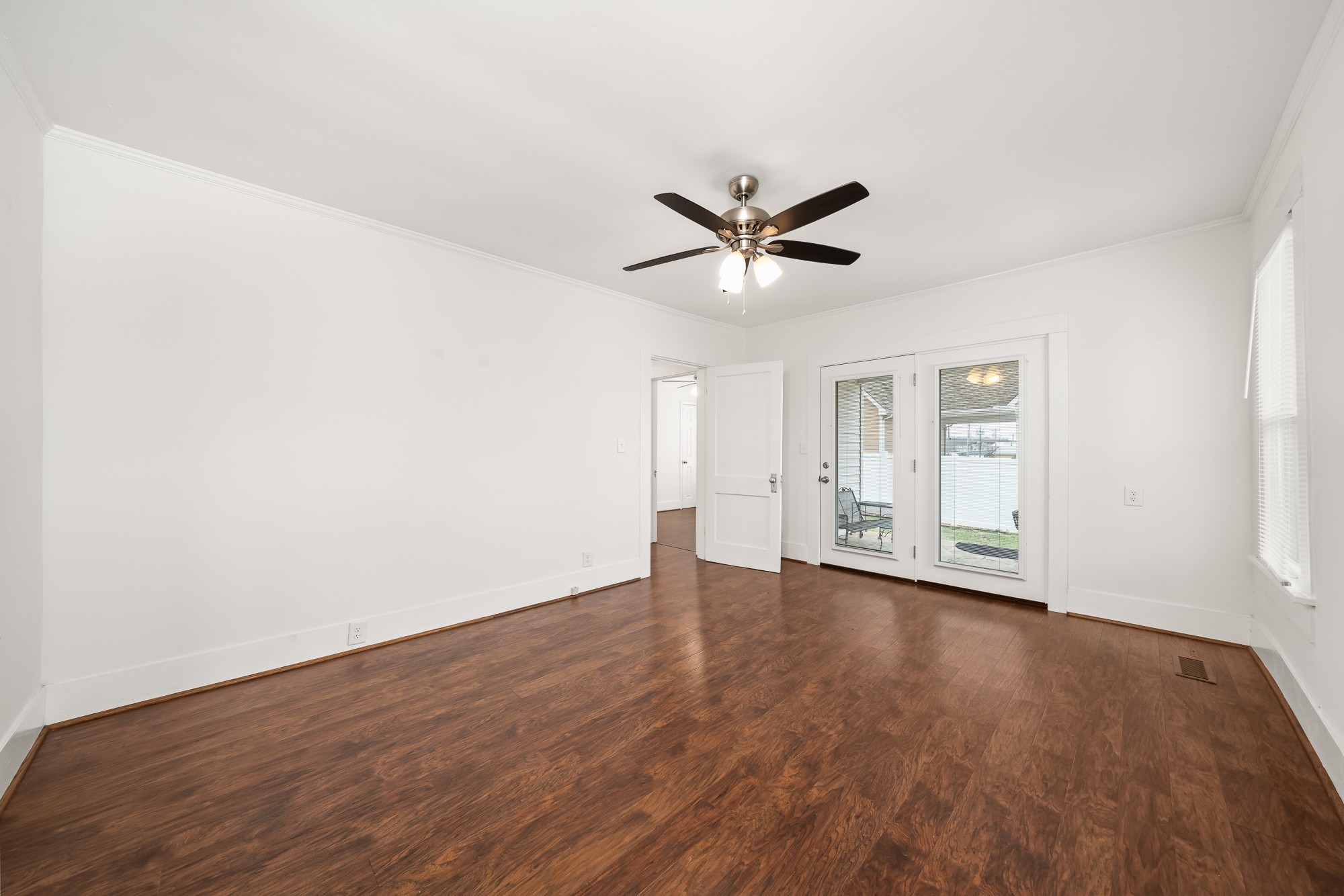 304 W Main St