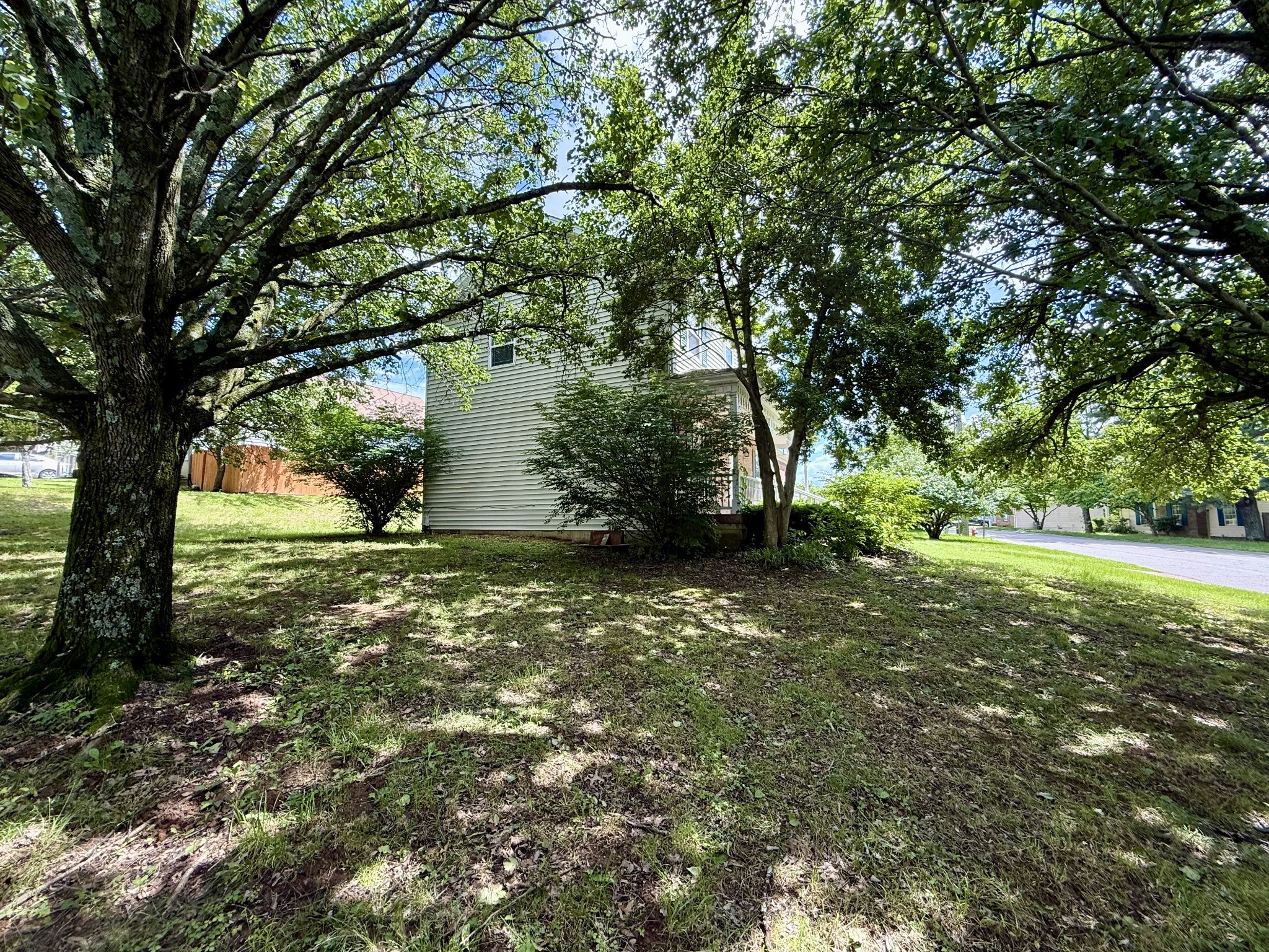 5801 Labrador Ln